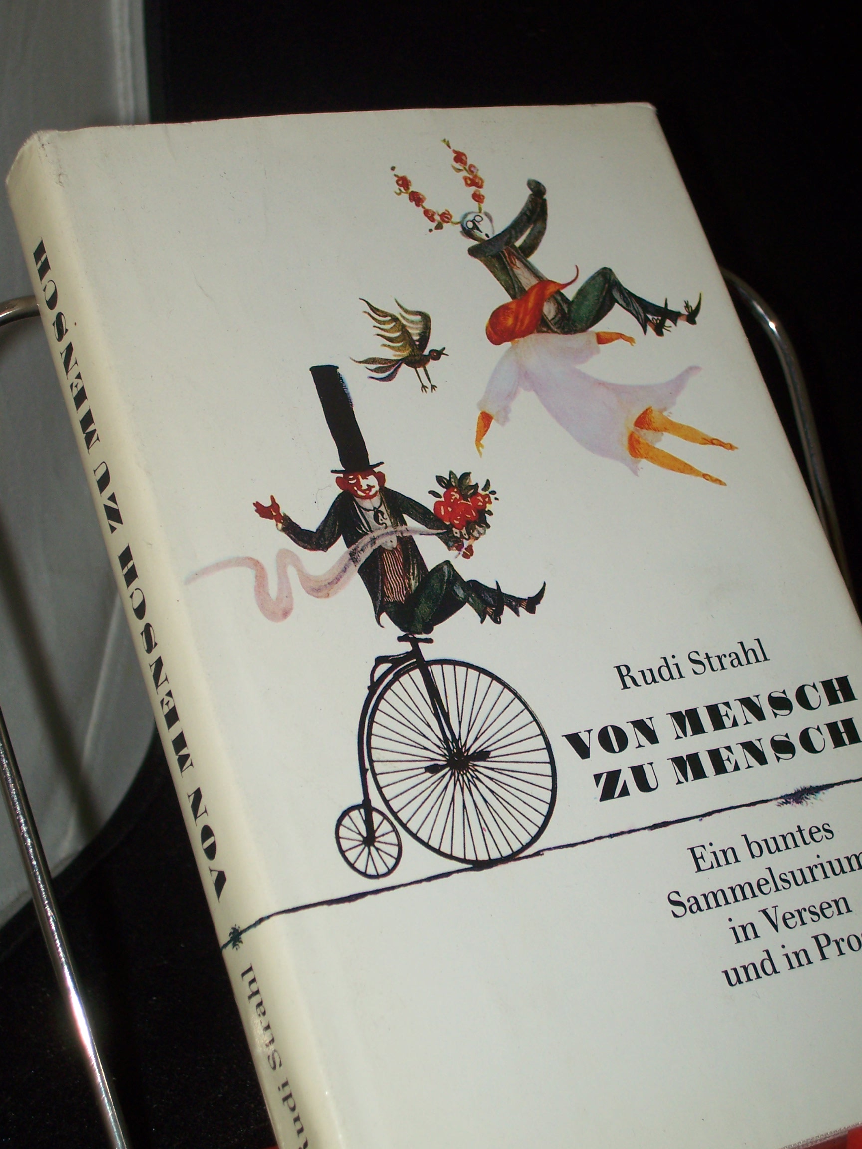 Artikelbild 1 des Artikels “Von Mensch zu Mensch : Ein buntes Sammelsurium in Versen u. in Prosa /
Rudi Strahl. Mit Ill. v. Karl-Georg Hirsch “