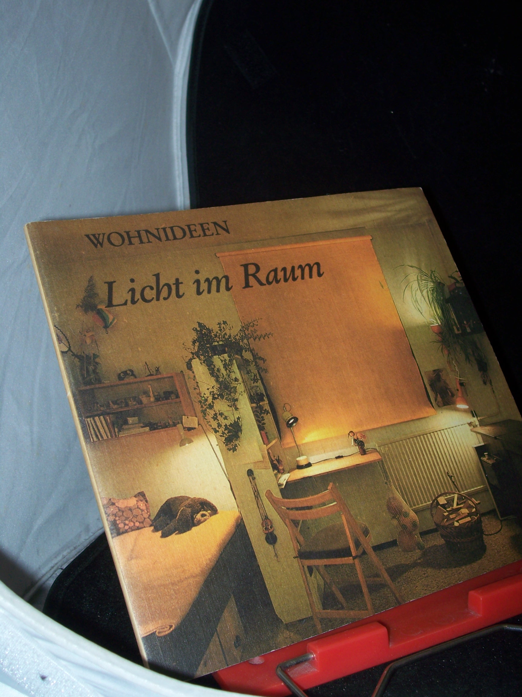 Artikelbild 1 des Artikels “Licht im Raum / Klaus-Wilhelm Loewe ; Christoph Achtelik ; Renate Amende “