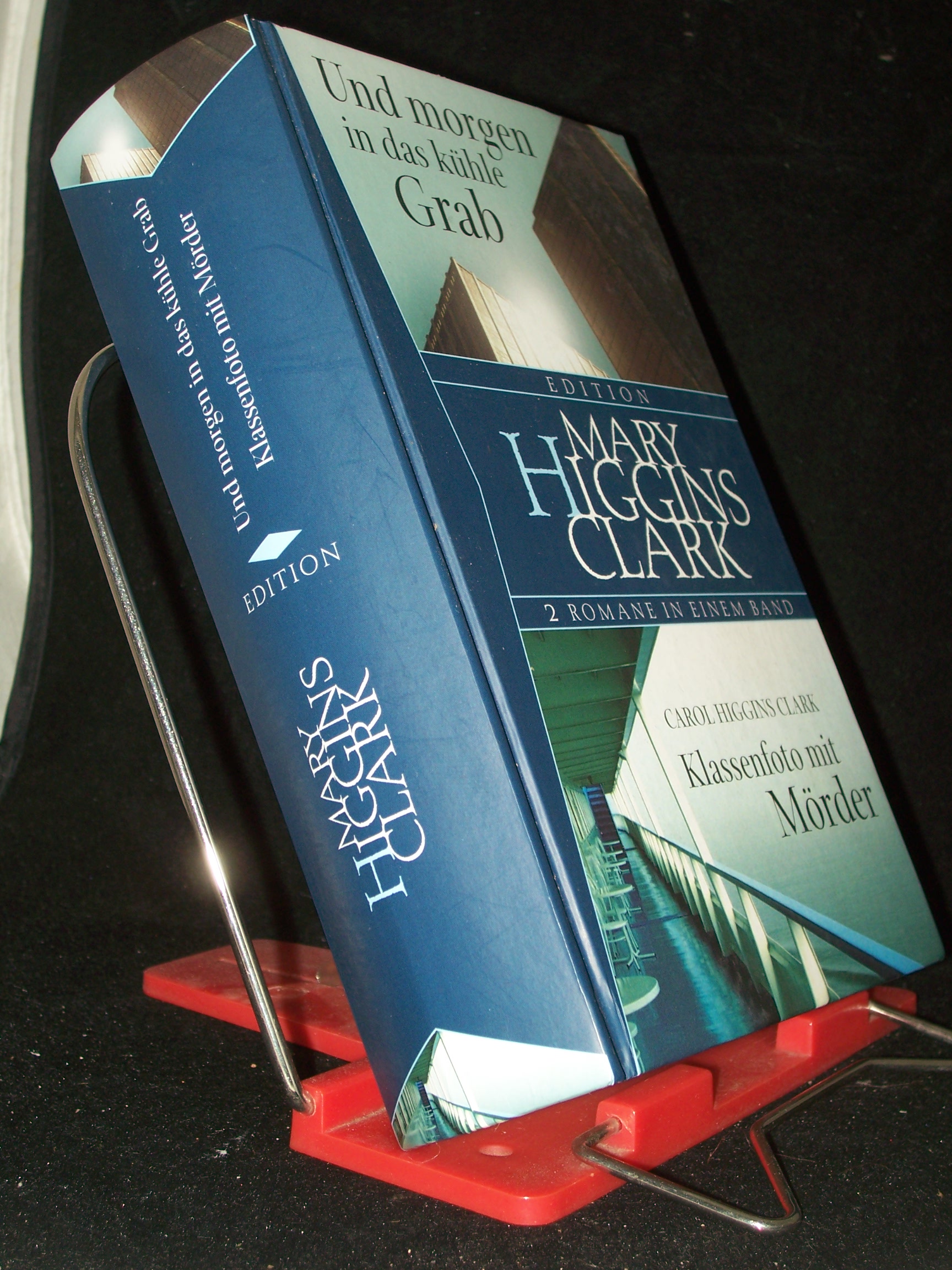 Artikelbild 1 des Artikels “Und morgen in das kühle Grab / Mary Higgins Clark Klassenfoto mit
Mörder / Carol Higgins Clark Zwei Romane. Aus dem Amerikan. von
Andreas Gressmann und Angelika Bardeleben “