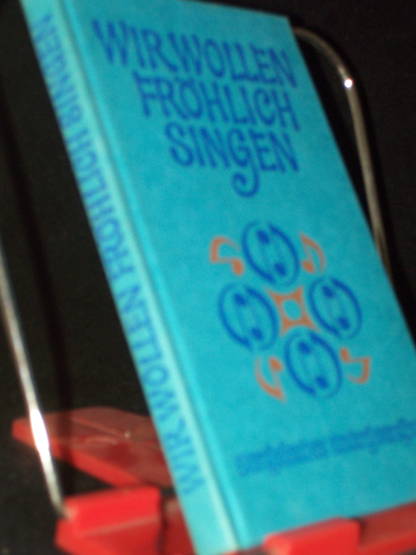 Artikelbild 1 des Artikels “Wir wollen fröhlich singen : evang. Kindergesangbuch / [hrsg. im
Auftr. d. Sekretariats d. Bundes d. Evang. Kirchen in d. DDR. Red.:
Elisabeth Hahn... Zeichn.: Ino u. Paul Zimmermann] “