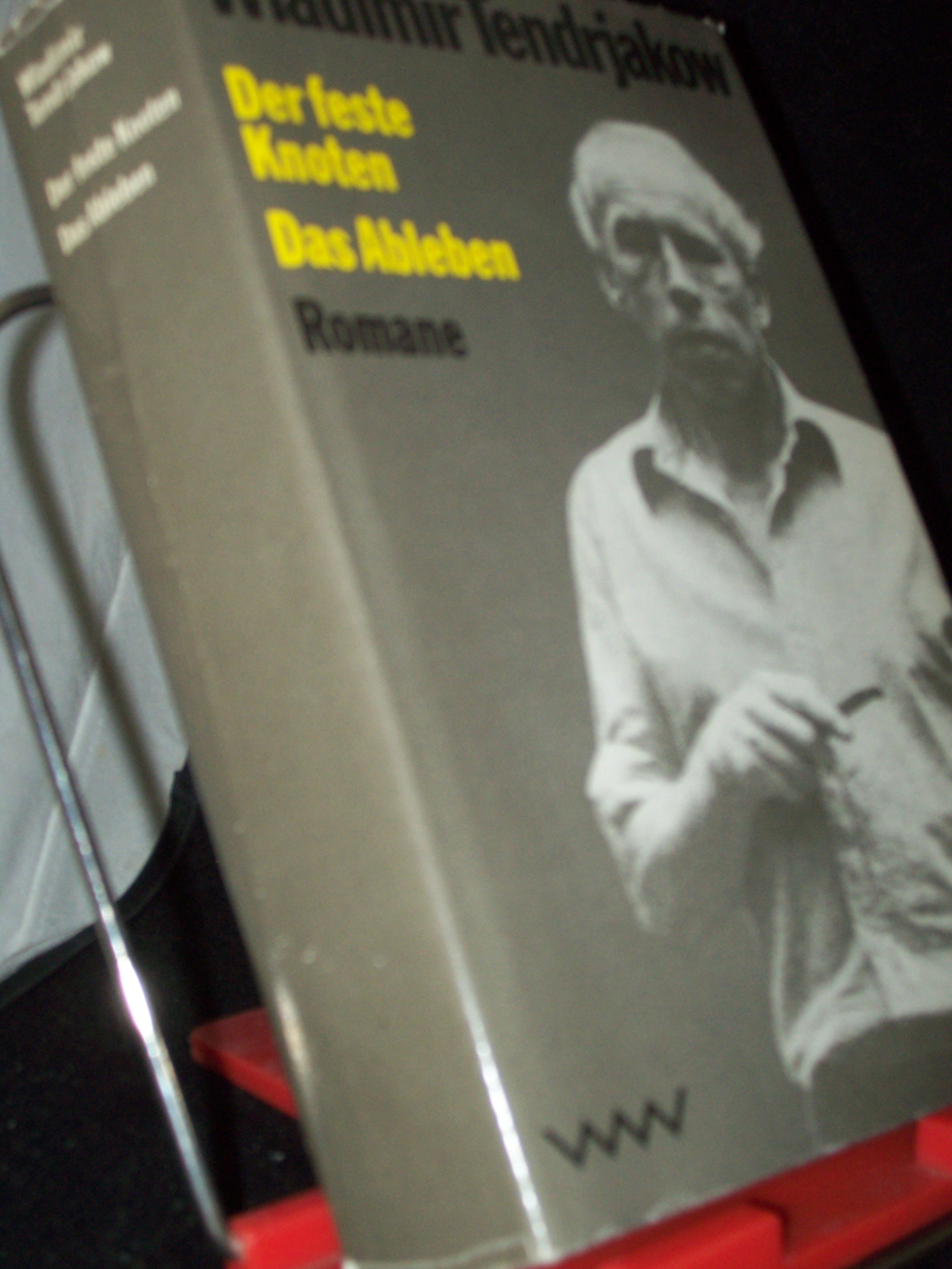 Artikelbild 1 des Artikels “Der feste Knoten Das Ableben. Romane / Wladimir Tendrjakow. Aus d.
Russ. von Ingeborg Schröder “