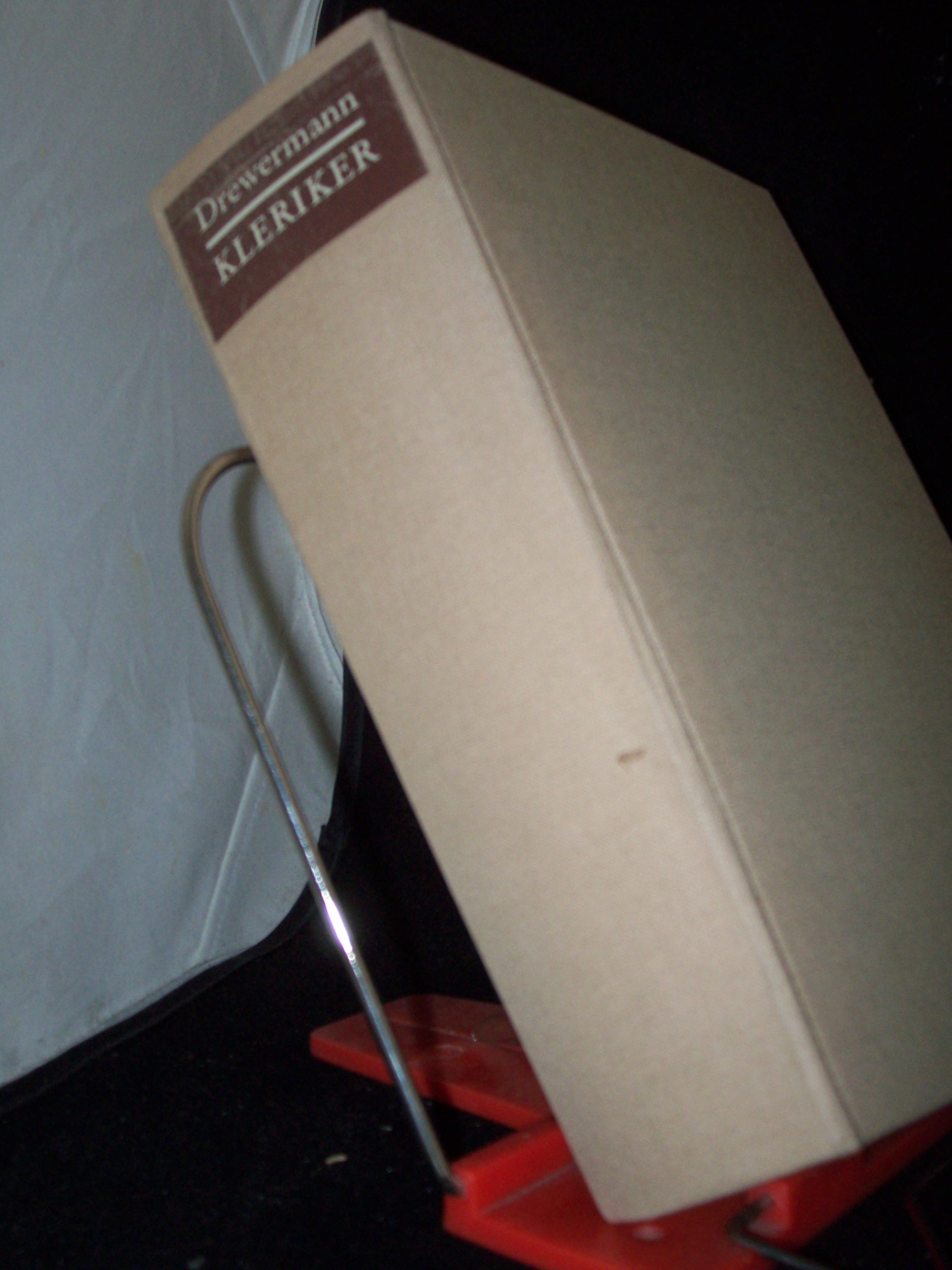 Artikelbild 1 des Artikels “Kleriker : Psychogramm eines Ideals / Eugen Drewermann “