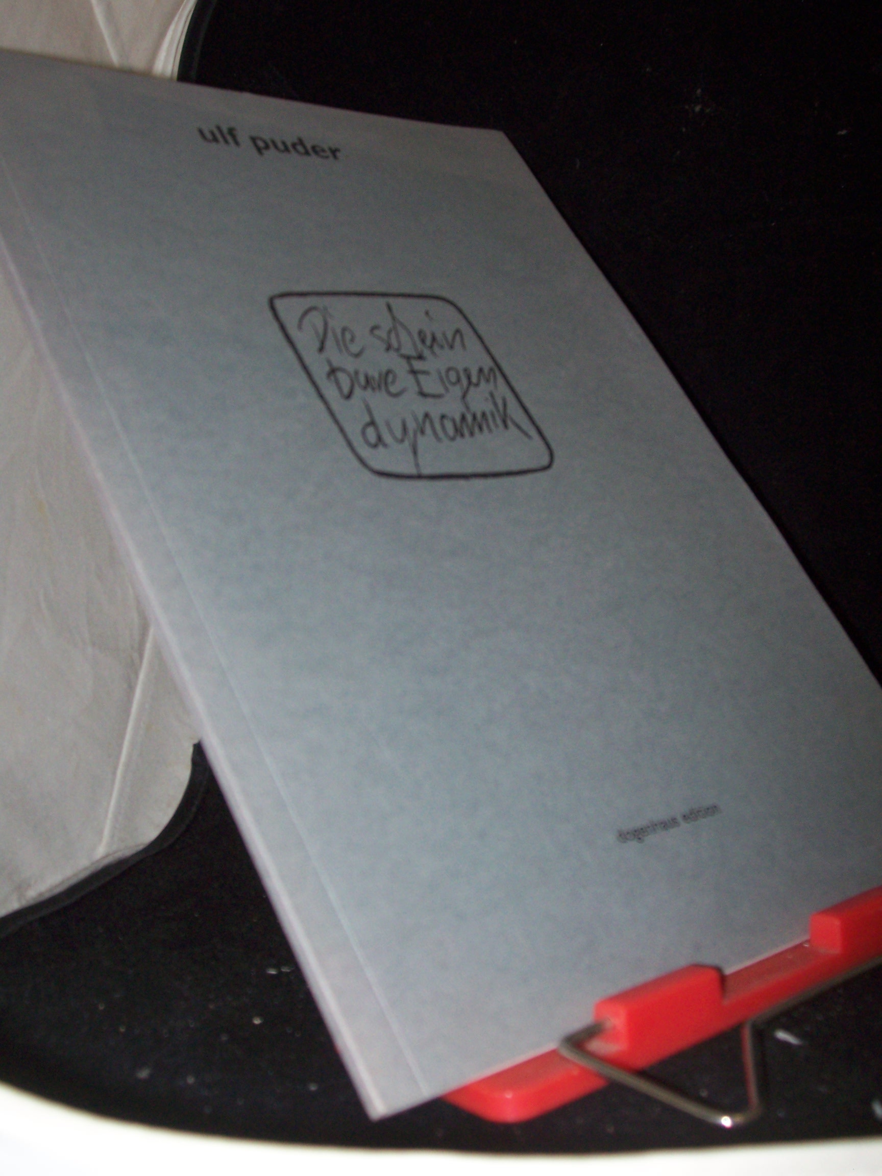 Artikelbild 1 des Artikels “Ulf Puder : die scheinbare Eigendynamik ; Ausstellung vom 11.5. -
8.6.1992 in der Dogenhaus-Galerie / [Katalog erscheint anlässlich der
Ausstellung 