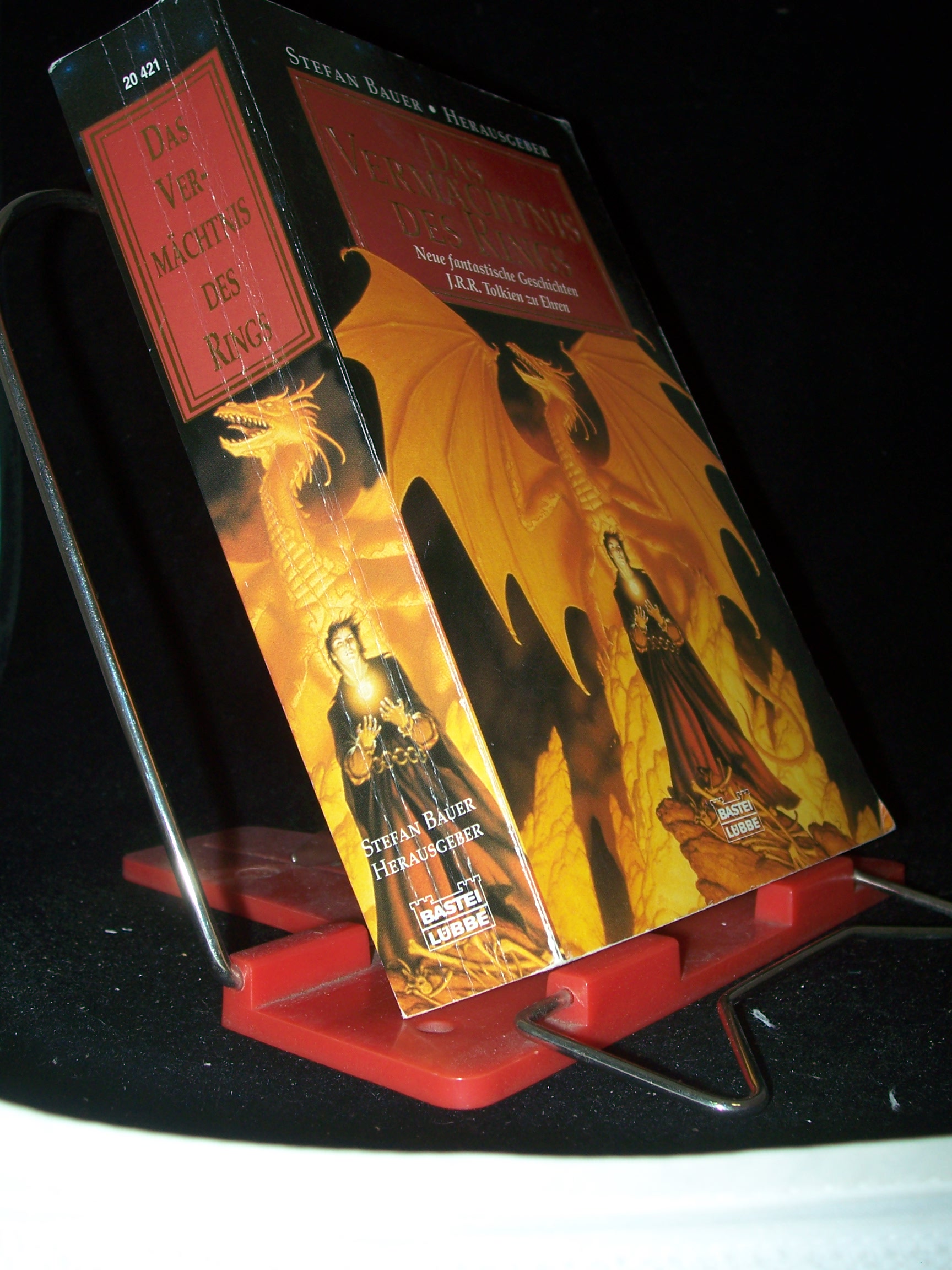 Artikelbild 1 des Artikels “Das Vermächtnis des Rings : neue fantastische Geschichten J. R. R.
Tolkien zu Ehren / Stefan Bauer, Hrsg. Mit Zeichn. von Johann Peterka “