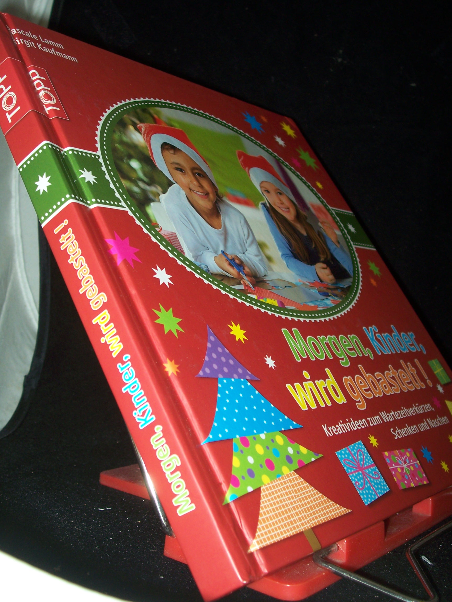 Artikelbild 1 des Artikels “Morgen, Kinder, wird gebastelt! : Kreativideen zum Wartezeitverkürzen, Schenken und Naschen / Pascale Lamm ; Birgit Kaufmann “