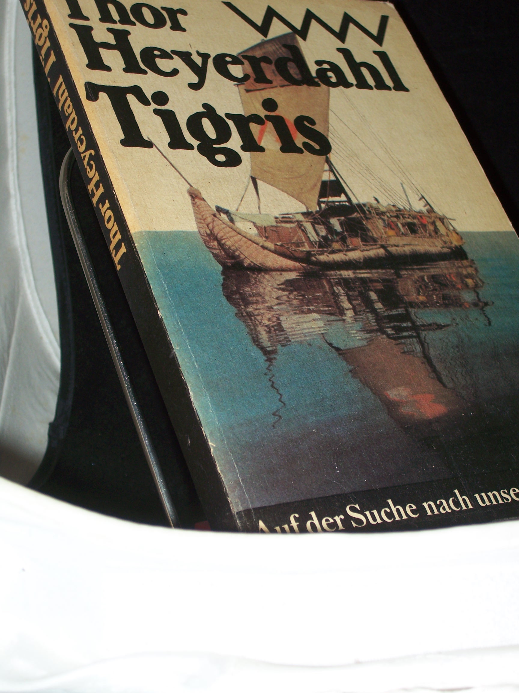 Artikelbild 1 des Artikels “Tigris : auf d. Suche nach unserem Ursprung / Thor Heyerdahl. Aus d. Engl. von Wolfgang Rhiel “