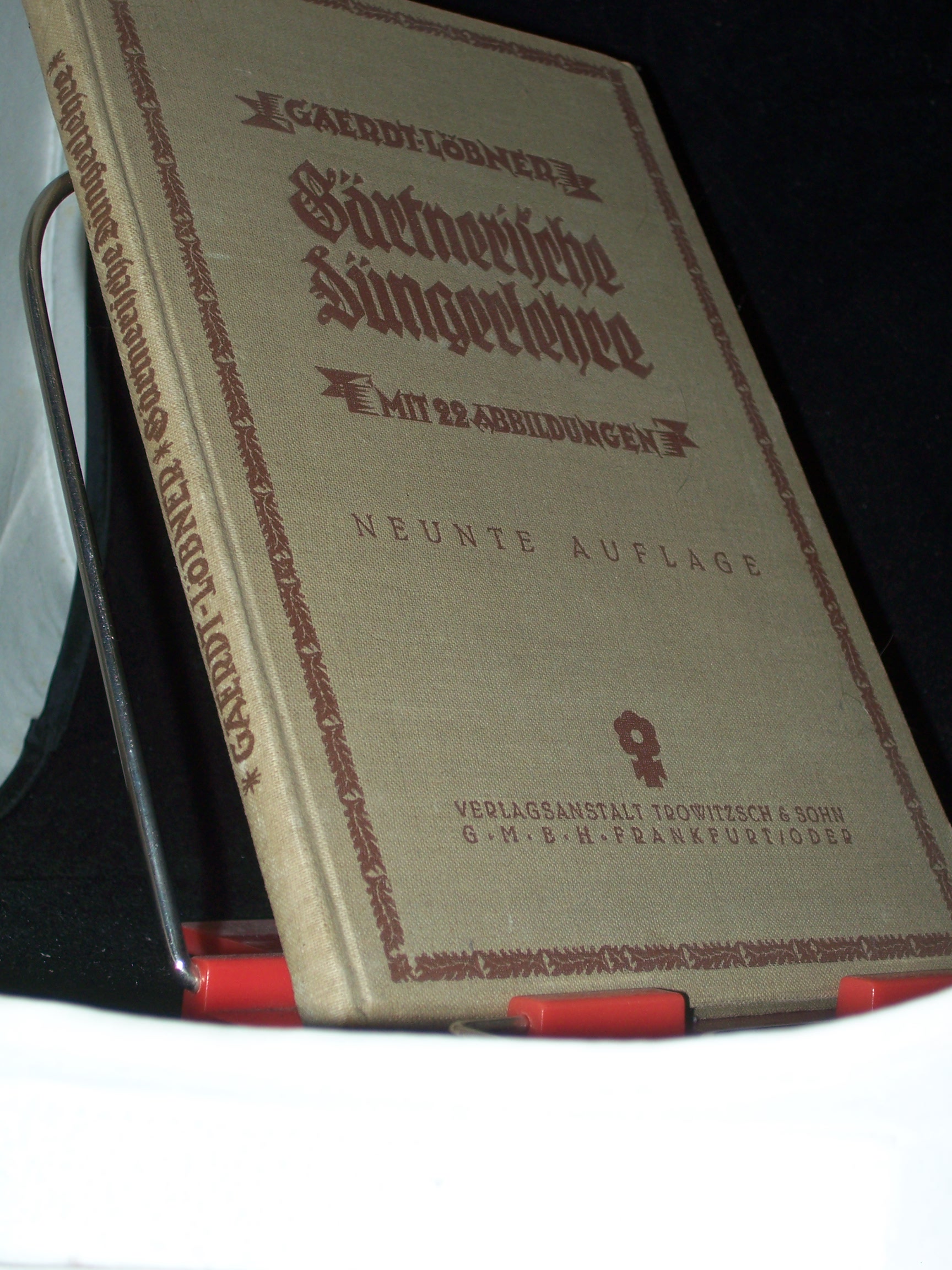 Artikelbild 1 des Artikels “Gärtnerische Düngerlehre : Ein prakt. Handb. für Gärtner u. Pflanzenfreunde / H. Gaerdt. Neu bearb. von Max Löbner “