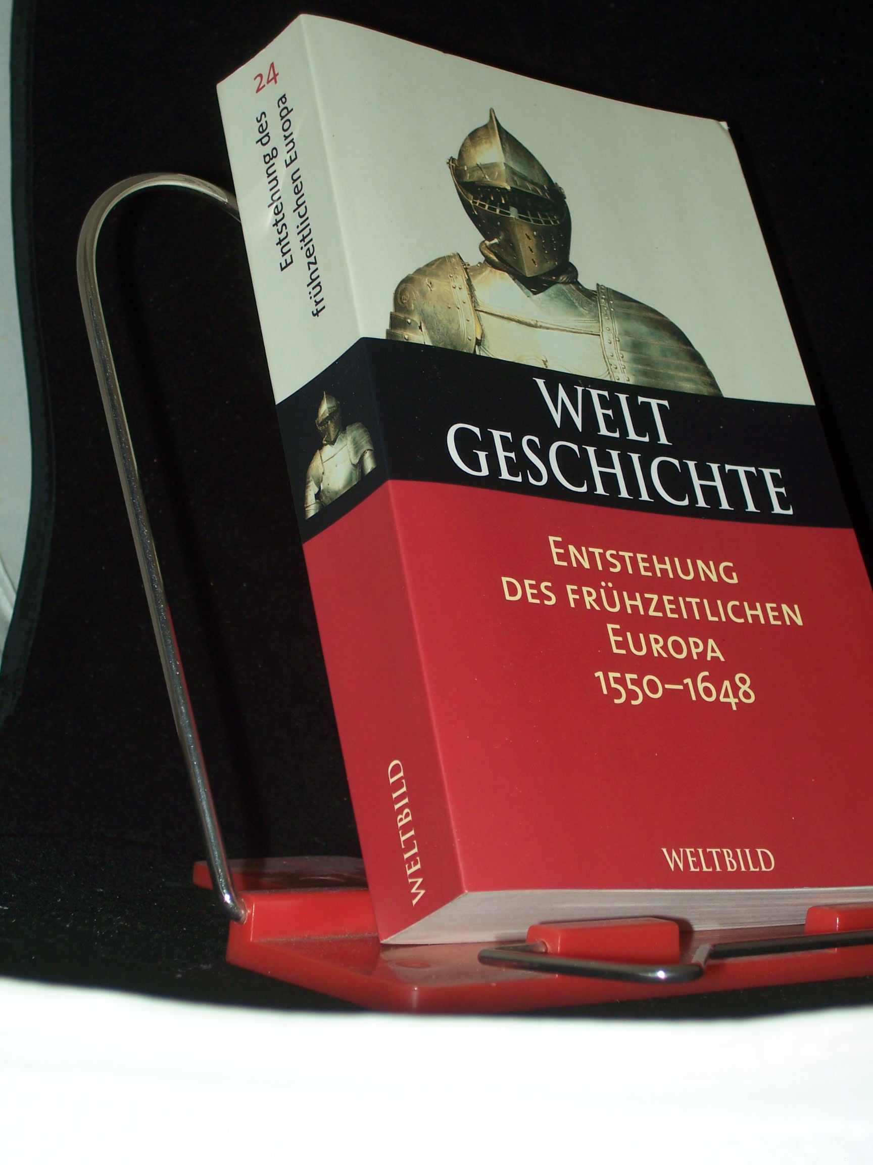 Artikelbild 1 des Artikels “Weltgeschichte Teil: Bd. 24., Entstehung des frühzeitlichen Europa :
1550 - 1648 / hrsg. und verf. von Richard van Dülmen “