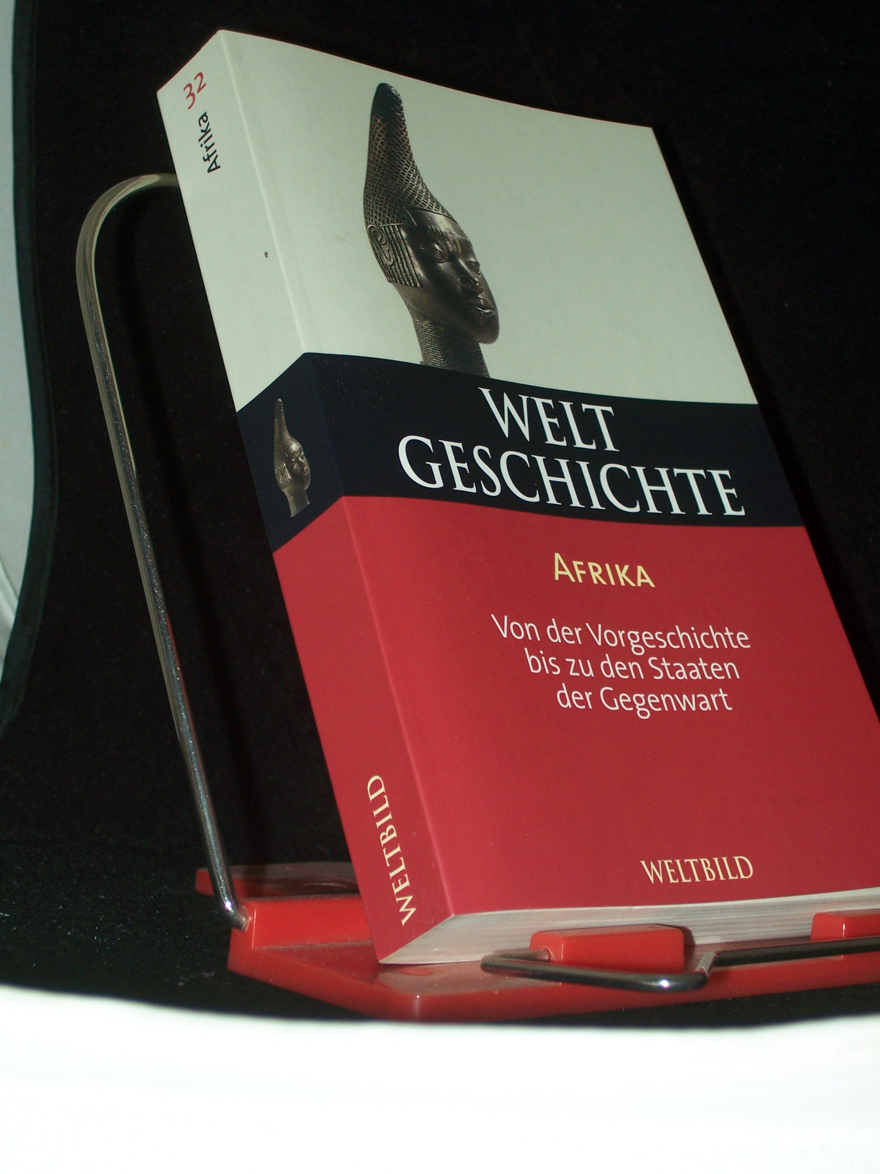 Artikelbild 1 des Artikels “Weltgeschichte Teil: Bd. 32., Afrika : von der Vorgeschichte bis zu
den Staaten der Gegenwart / hrsg. und verf. von Pierre Bertaux. [Aus
dem Franz. übers. von Ulrike Renkl und Hans Werner Tobler] “