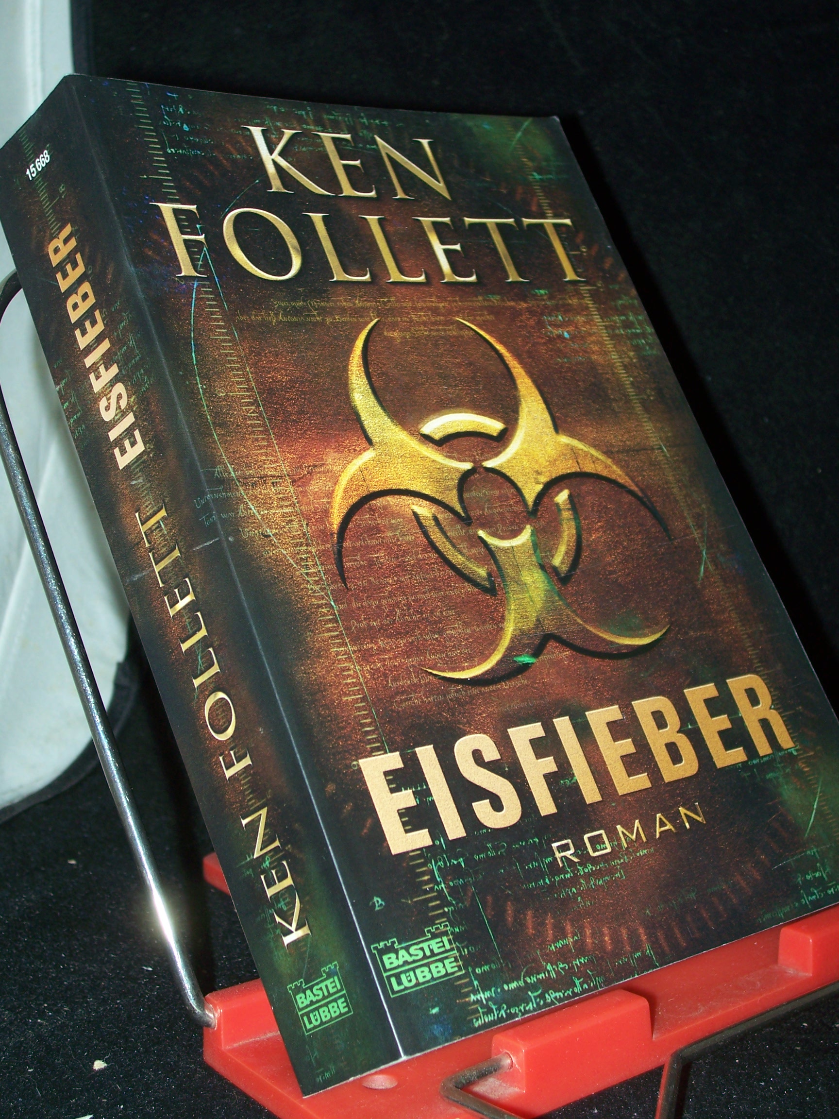 Artikelbild 1 des Artikels “Eisfieber : Roman / Ken Follett. Ins Dt. übertr. von Till R. Lohmeyer
und Christel Rost “