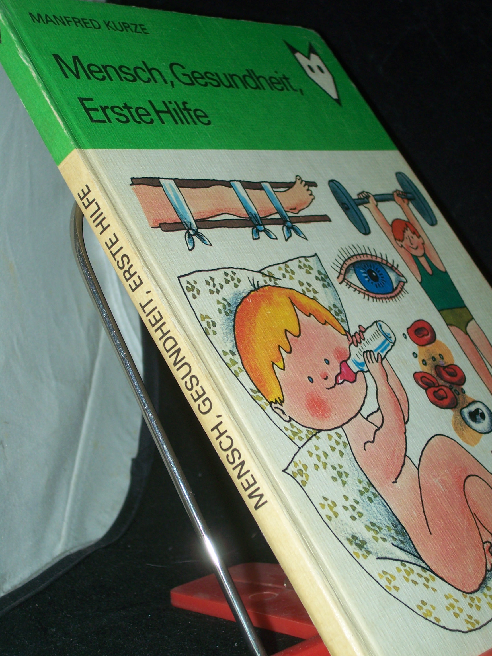 Artikelbild 1 des Artikels “Mensch, Gesundheit, Erste Hilfe / Manfred Kurze. Ill. von Konrad Golz “