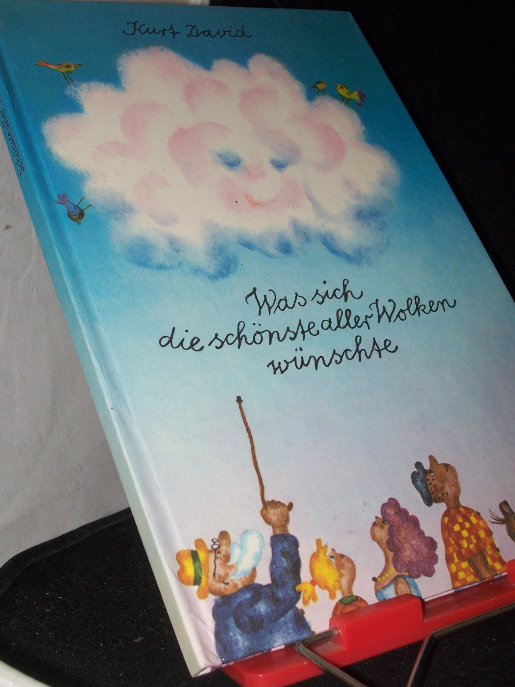 Artikelbild 1 des Artikels “Was sich die schönste aller Wolken wünschte / Kurt David. Bilder von
Karl-Heinz Appelmann “