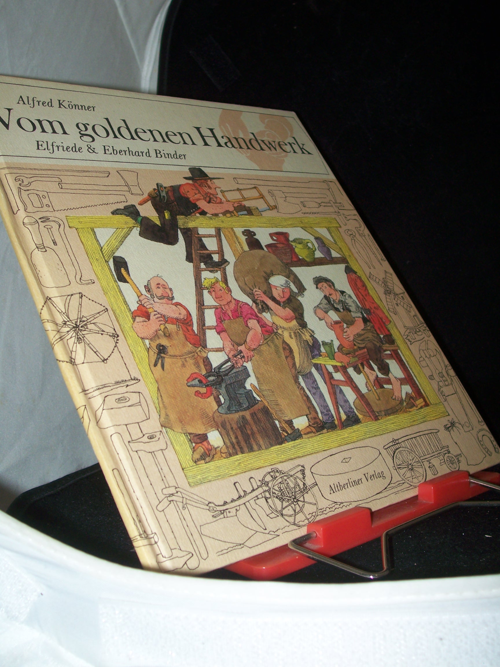 Artikelbild 1 des Artikels “Vom goldenen Handwerk / Alfred Könner. Bilder von Elfriede & Eberhard
Binder “