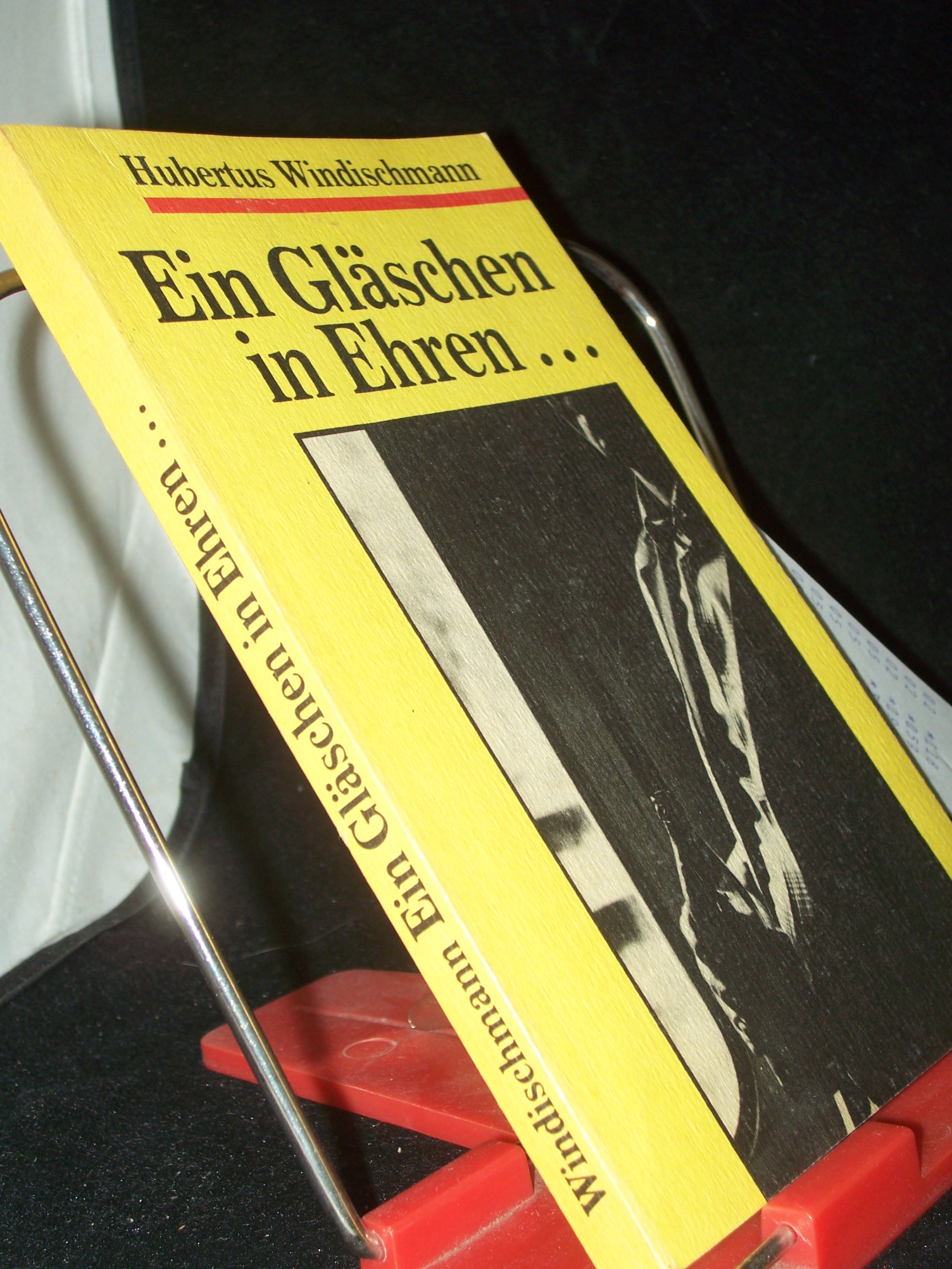 Artikelbild 1 des Artikels “Ein Gläschen in Ehren... / Hubertus Windischmann. [Fotogr.: Bernd
Borchardt] “