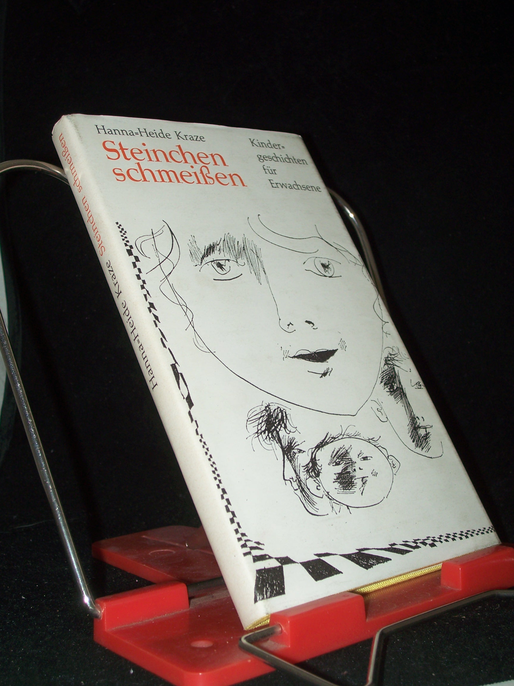 Artikelbild 1 des Artikels “Steinchen schmeissen : Kindergeschichten für Erwachsene / Hanna-Heide Kraze. [Ill. von Wolfgang Würfel] “