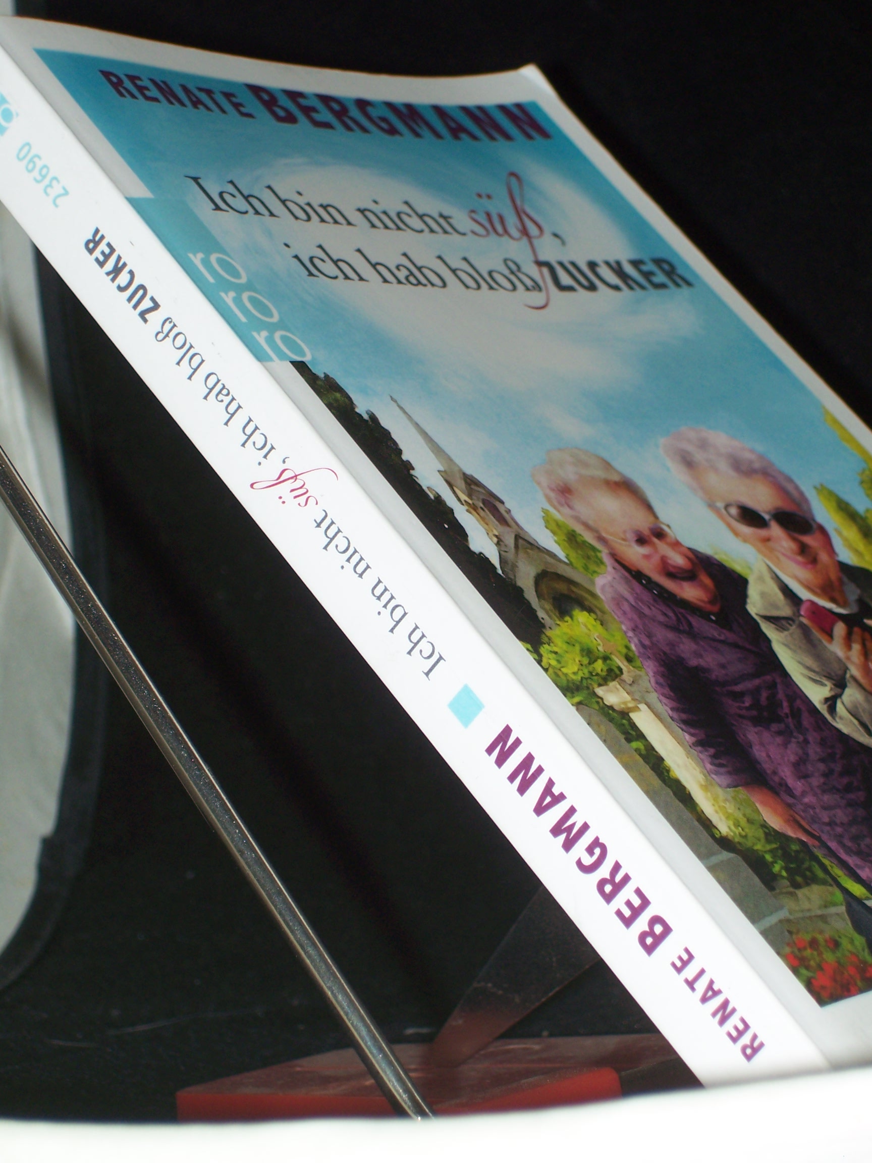 Artikelbild 1 des Artikels “Ich bin nicht süß, ich hab bloß Zucker : eine Online-Omi sagt, wie's ist / Renate Bergmann “