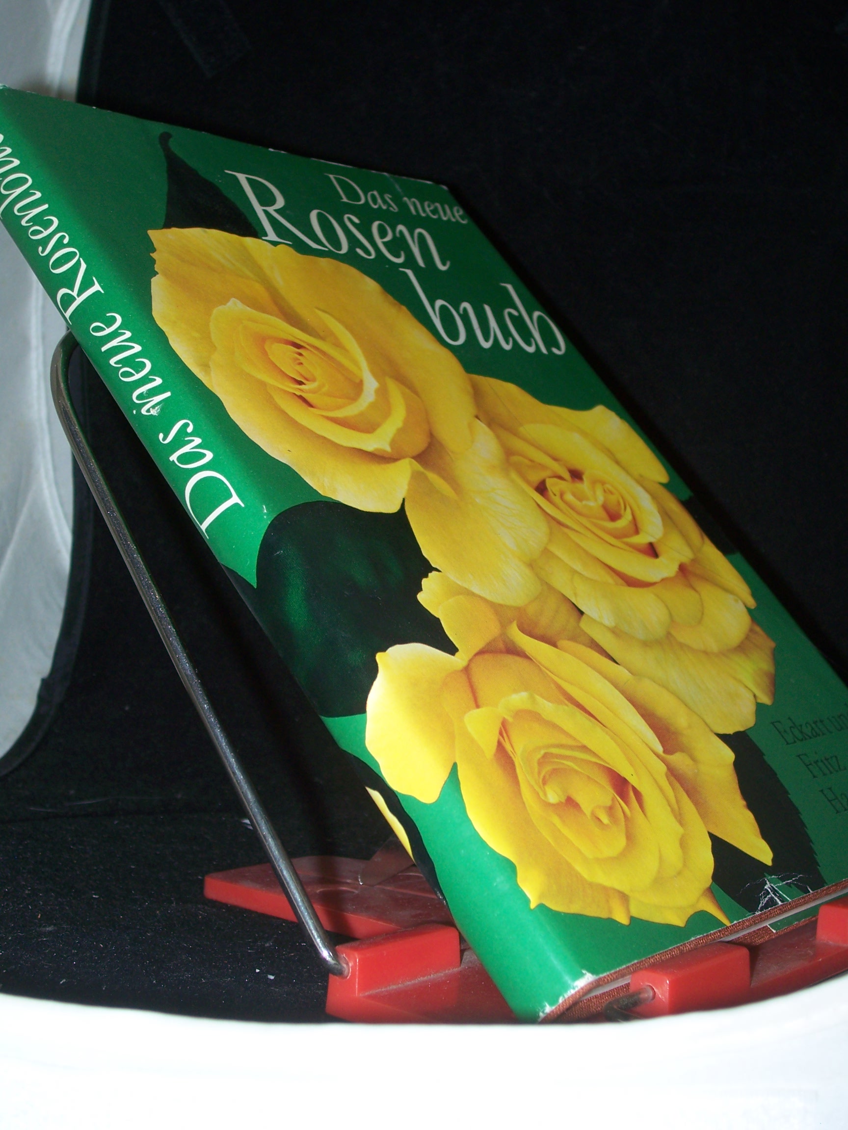 Artikelbild 1 des Artikels “Das neue Rosenbuch / Eckart Haenchen; Fritz Haenchen. Mit Zeichn. von Hans Preuße “