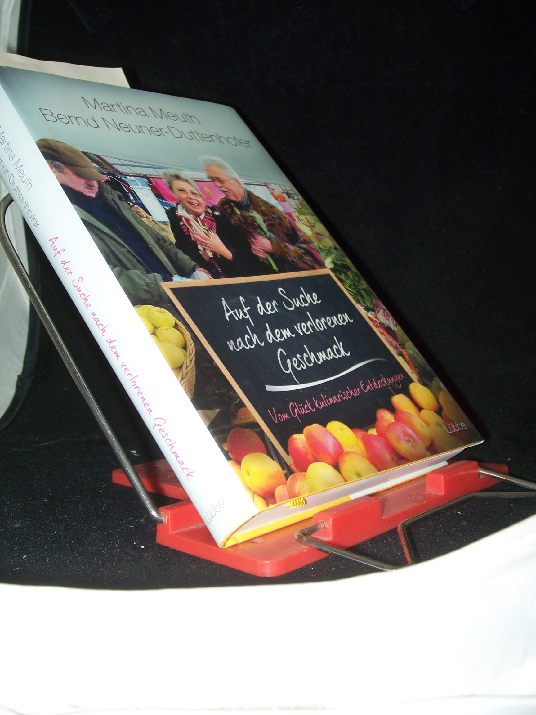 Artikelbild 1 des Artikels “Auf der Suche nach dem verlorenen Geschmack : vom Glück kulinarischer
Entdeckungen / Martina Meuth ; Bernd Neuner-Duttenhofer “