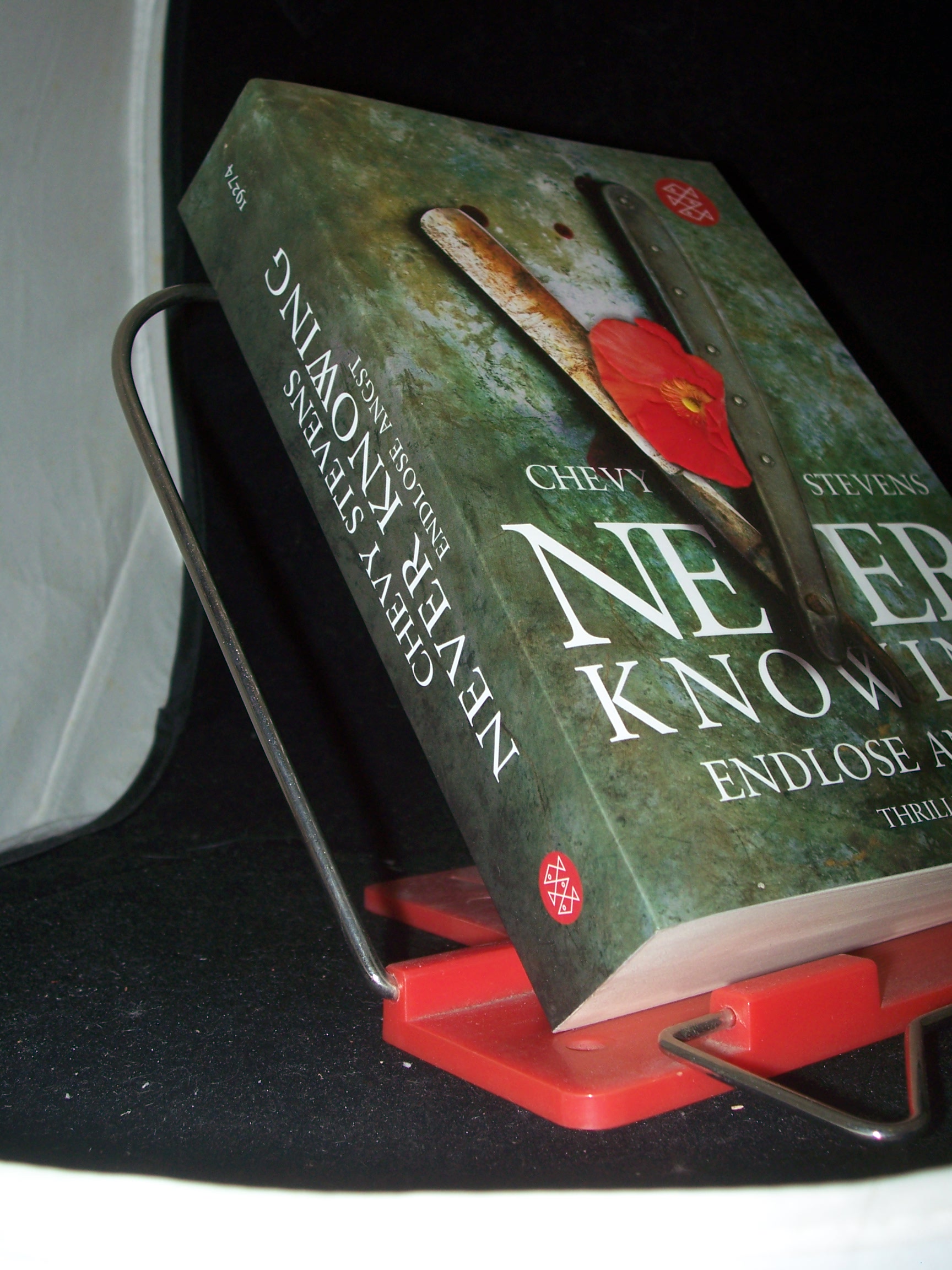 Artikelbild 1 des Artikels “Never knowing - endlose Angst : Thriller / Chevy Stevens. Aus dem
Amerikan. von Maria Poets “