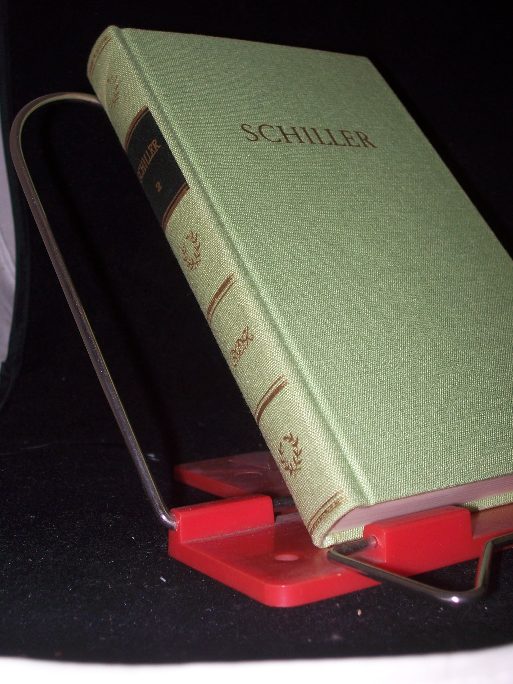 Artikelbild 1 des Artikels “Schiller, Friedrich: Schillers Werke Band. 2., Die Räuber Die
Verschwörung des Fiesco zu Genua. Kabale und Liebe “