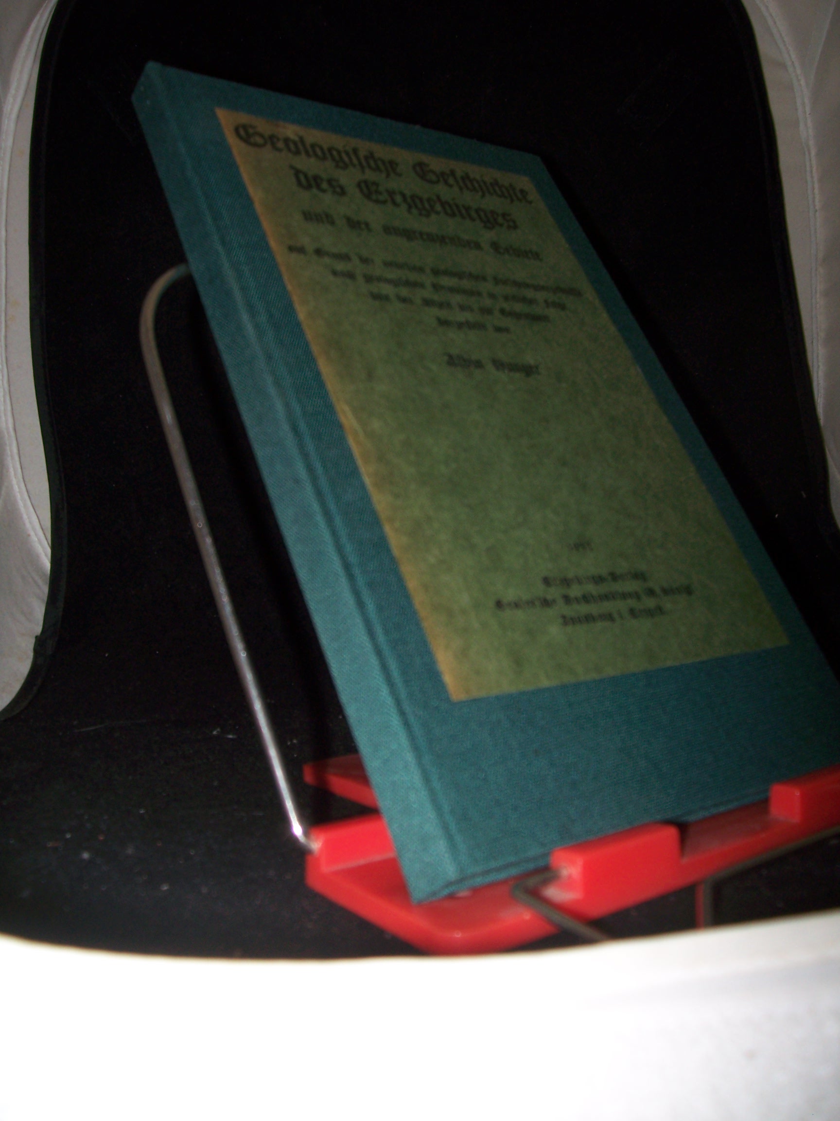 Artikelbild 1 des Artikels “Geologische Geschichte des Erzgebirges und der angrenzenden Gebiete : Auf Grund d. neuesten geol. Forschungsergebnisse nach geol. Provinzen in zeitl. Folge v. d. Altzeit bis zur Gegenwart / dargest. Albin Hunger “