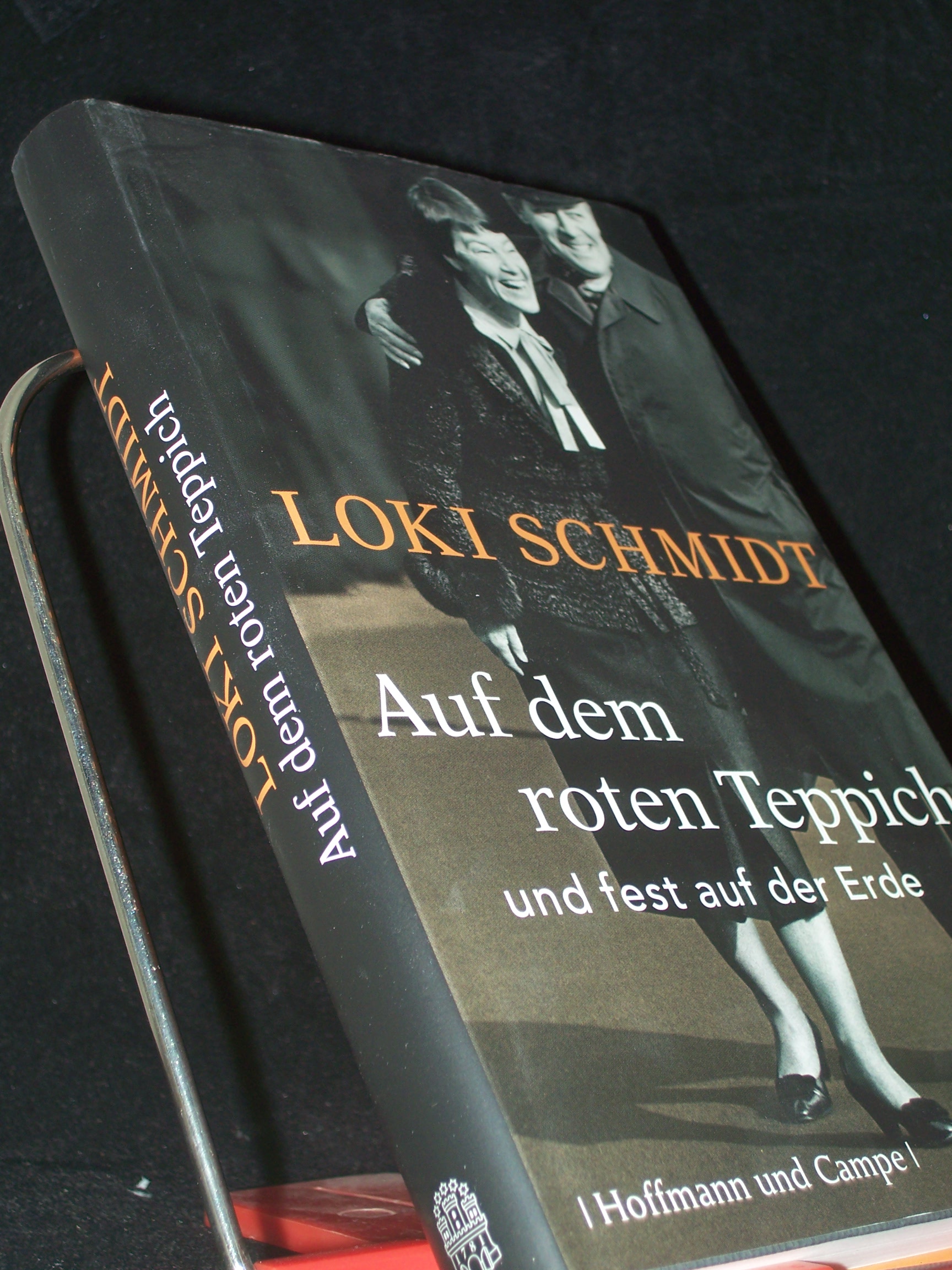 Artikelbild 1 des Artikels “Auf dem roten Teppich und fest auf der Erde / Loki Schmidt. Im Gespräch mit Dieter Buhl “