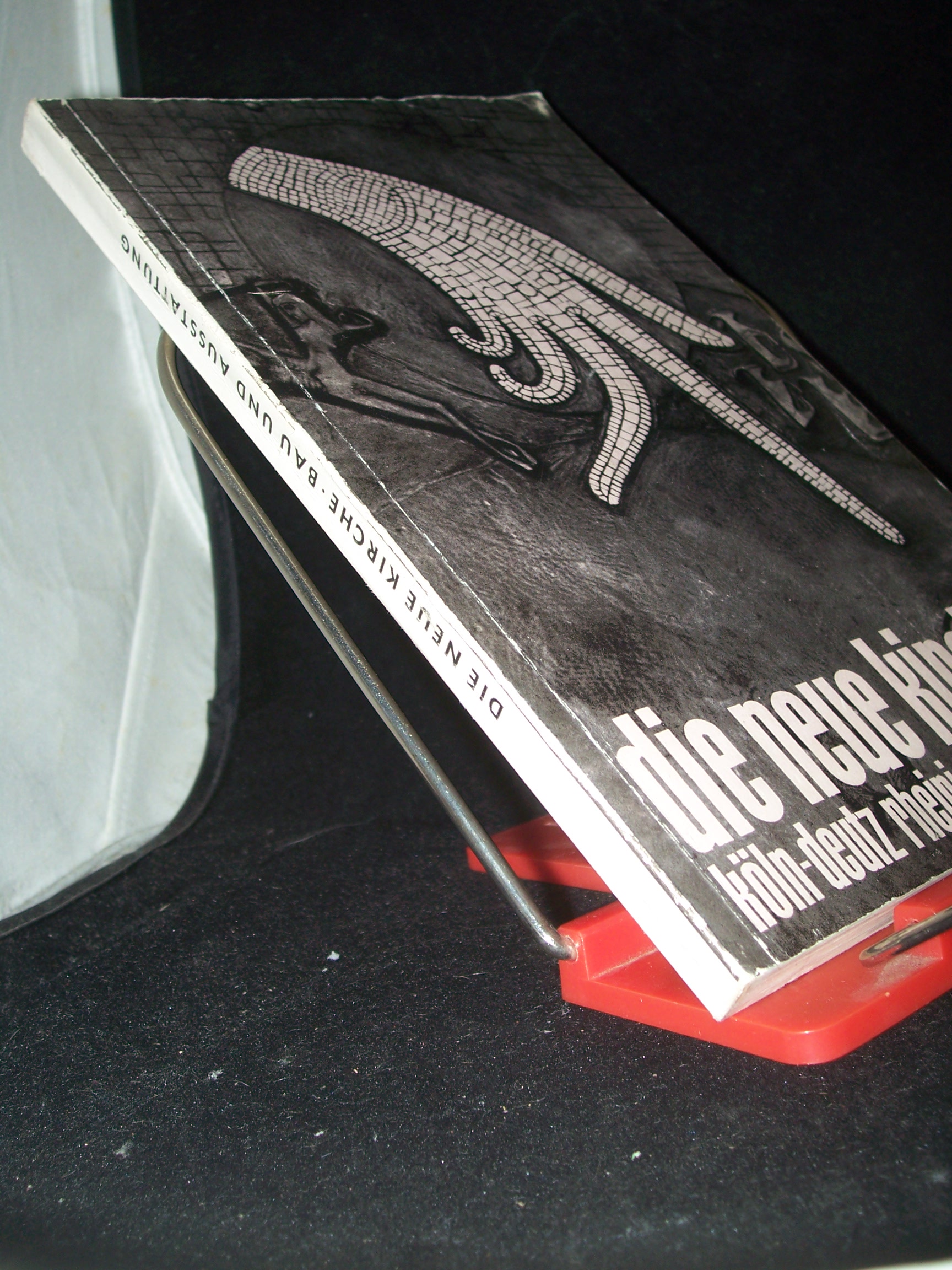 Artikelbild 1 des Artikels “Die neue Kirche : Bau u. Ausstattg ; [Ausstellg zum 77. Dt.
Katholikentag, Köln 1956 ; 17.8.-30. 9. 1956] / [Paul Wallraf] “