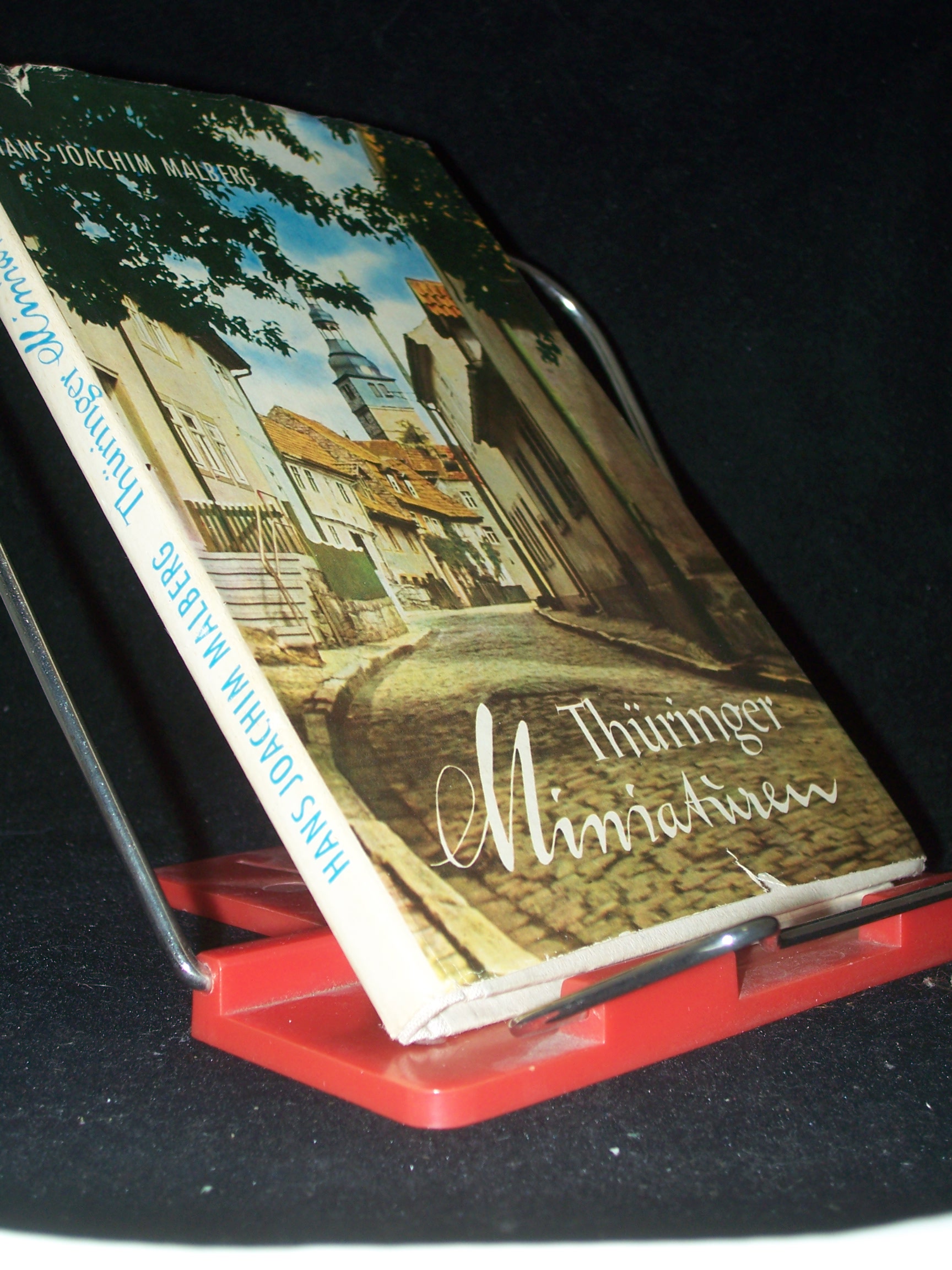 Artikelbild 1 des Artikels “Thüringer Miniaturen : Kleine Städte zwischen einst u. heute / Hans
Joachim Malberg. [Ill.: Horst Hausotte] “