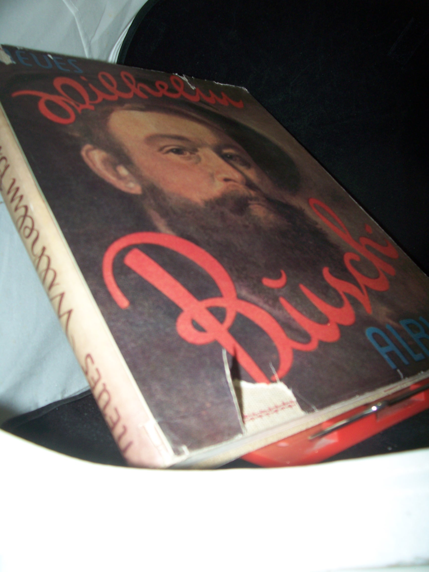 Artikelbild 1 des Artikels “Neues Wilhelm-Busch-Album : Sammlg lustiger Bildergeschichten mit 1500
Bildern / von Wilhelm Busch “