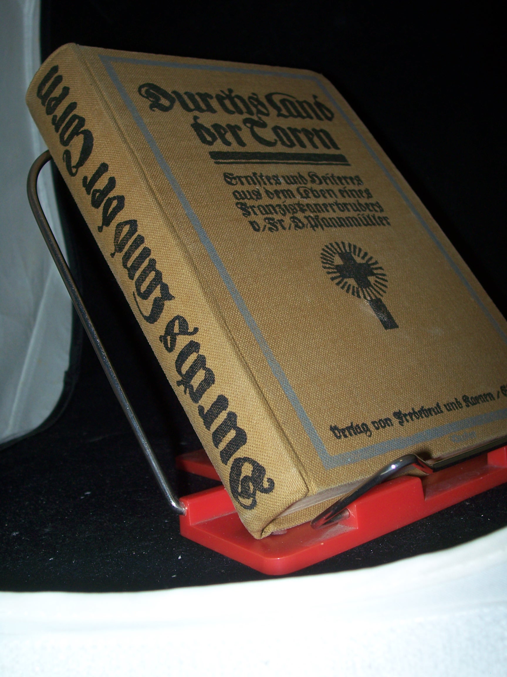 Artikelbild 1 des Artikels “Durchs Land der Toren : Ernstes u. Heiteres aus d. Leben eines
Franziskanerbruders / Donatus Pfannmüller “