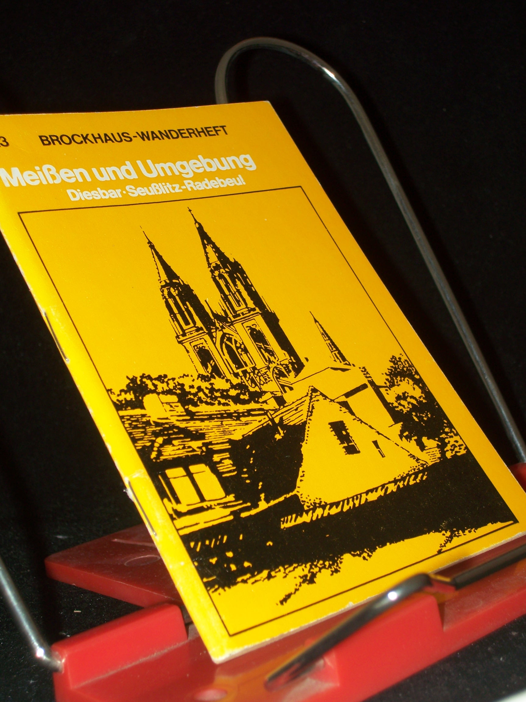 Artikelbild 1 des Artikels “Meissen und Umgebung : Diesbar-Seusslitz ; Radebeul / Helmut Reibig.
[Fotos: Erich Fritzsch. Kt.: Ehrhart Kundisch] “