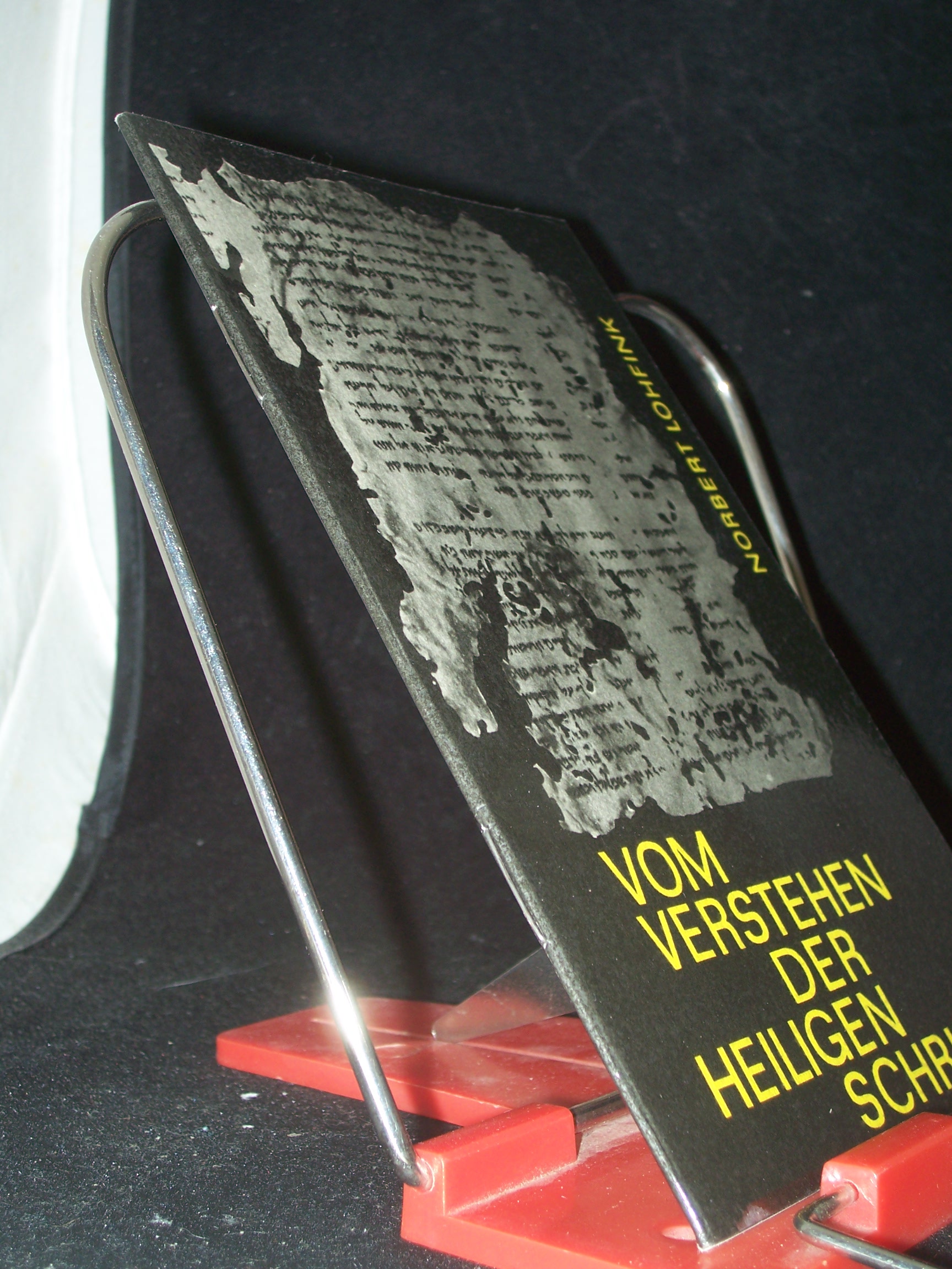 Artikelbild 1 des Artikels “Vom Verstehen der Heiligen Schrift : Wie findet d. moderne Mensch
Zugang zur Bibel? / Norbert Lohfink “