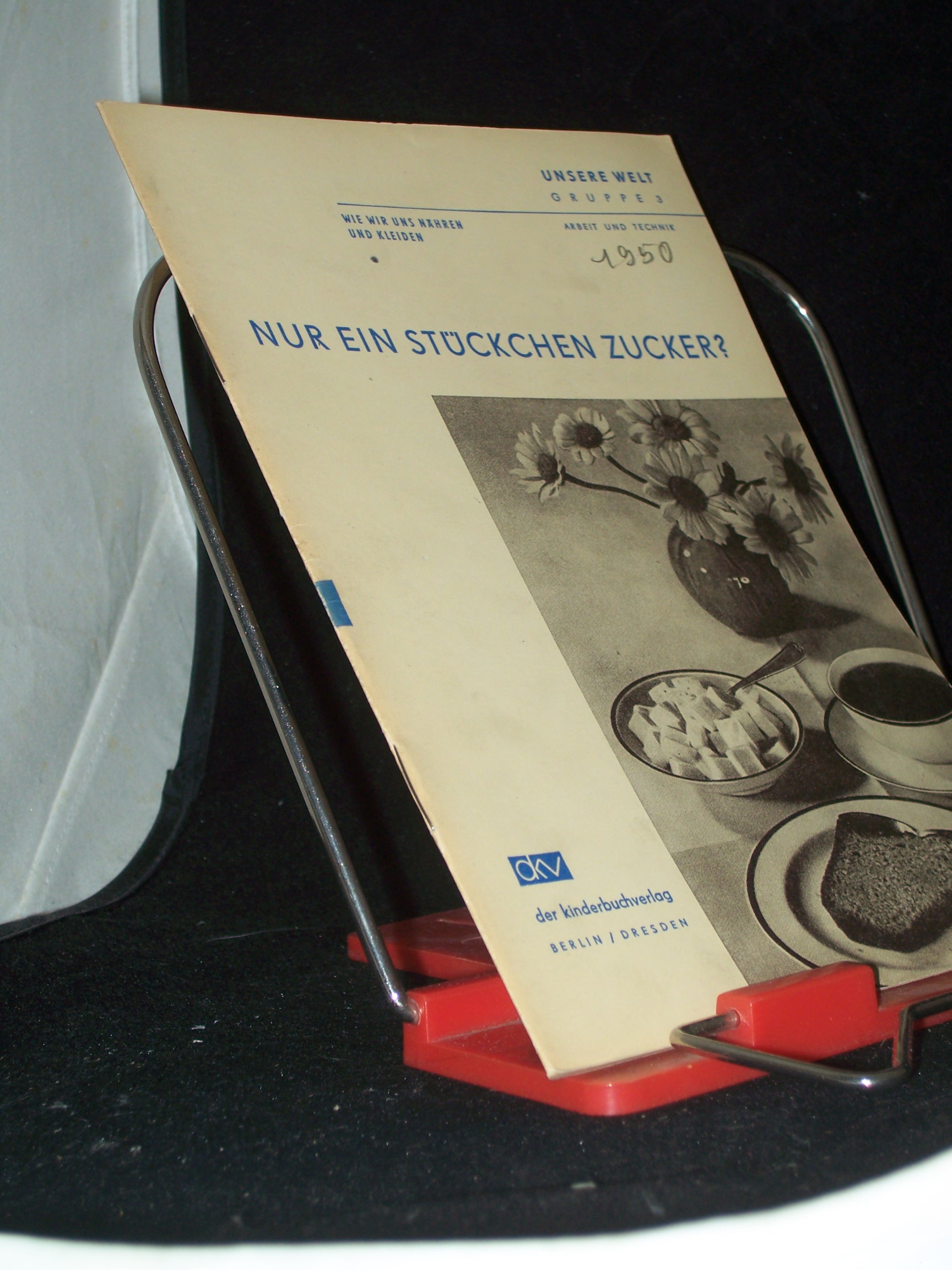 Artikelbild 1 des Artikels “Nur ein Stückchen Zucker? : Ein Gang durch d. Zuckerfabrik / Alf
Raddatz “