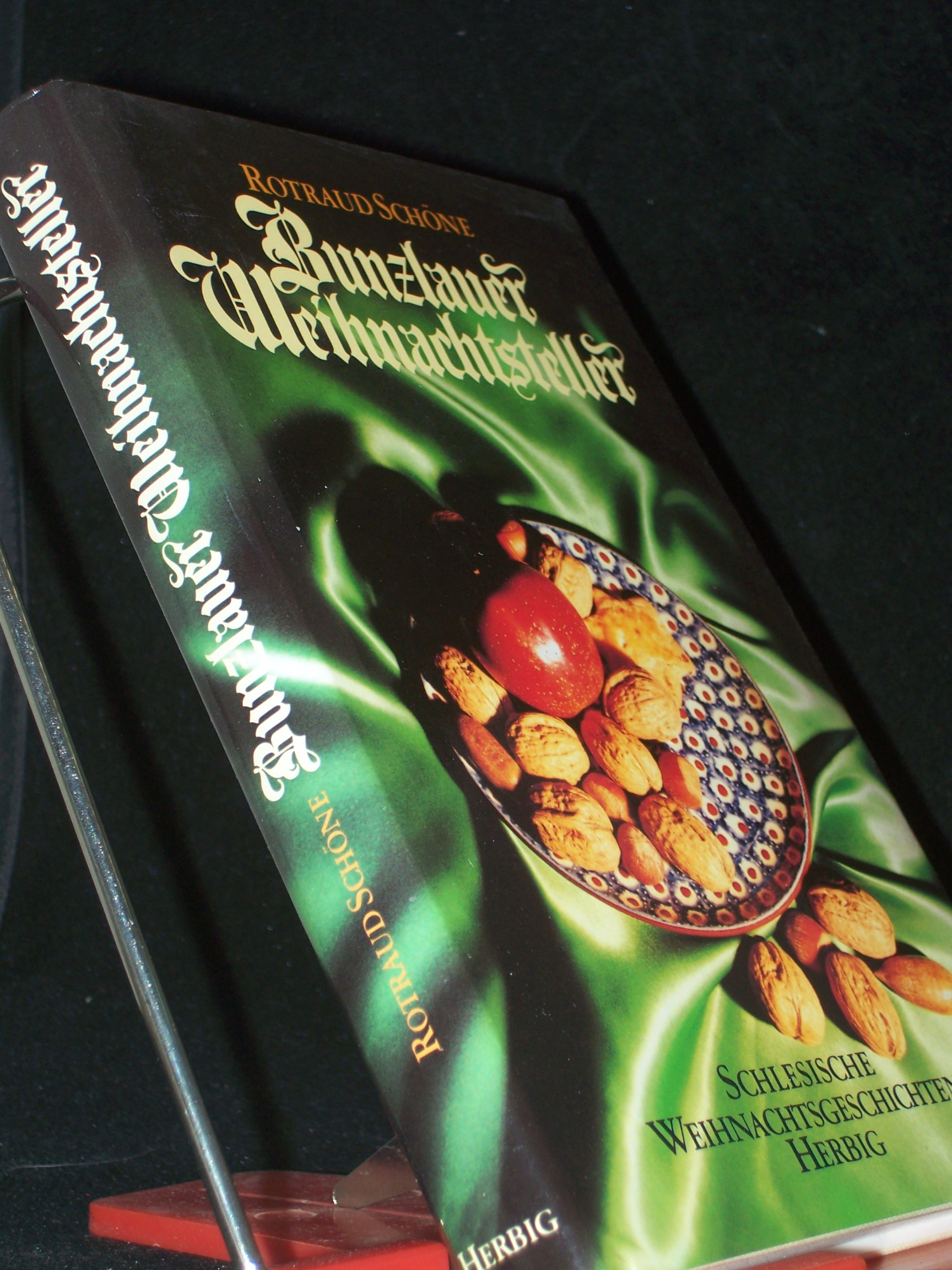 Artikelbild 1 des Artikels “Bunzlauer Weihnachtsteller : schlesische Weihnachtsgeschichten / Rotraud Schöne “