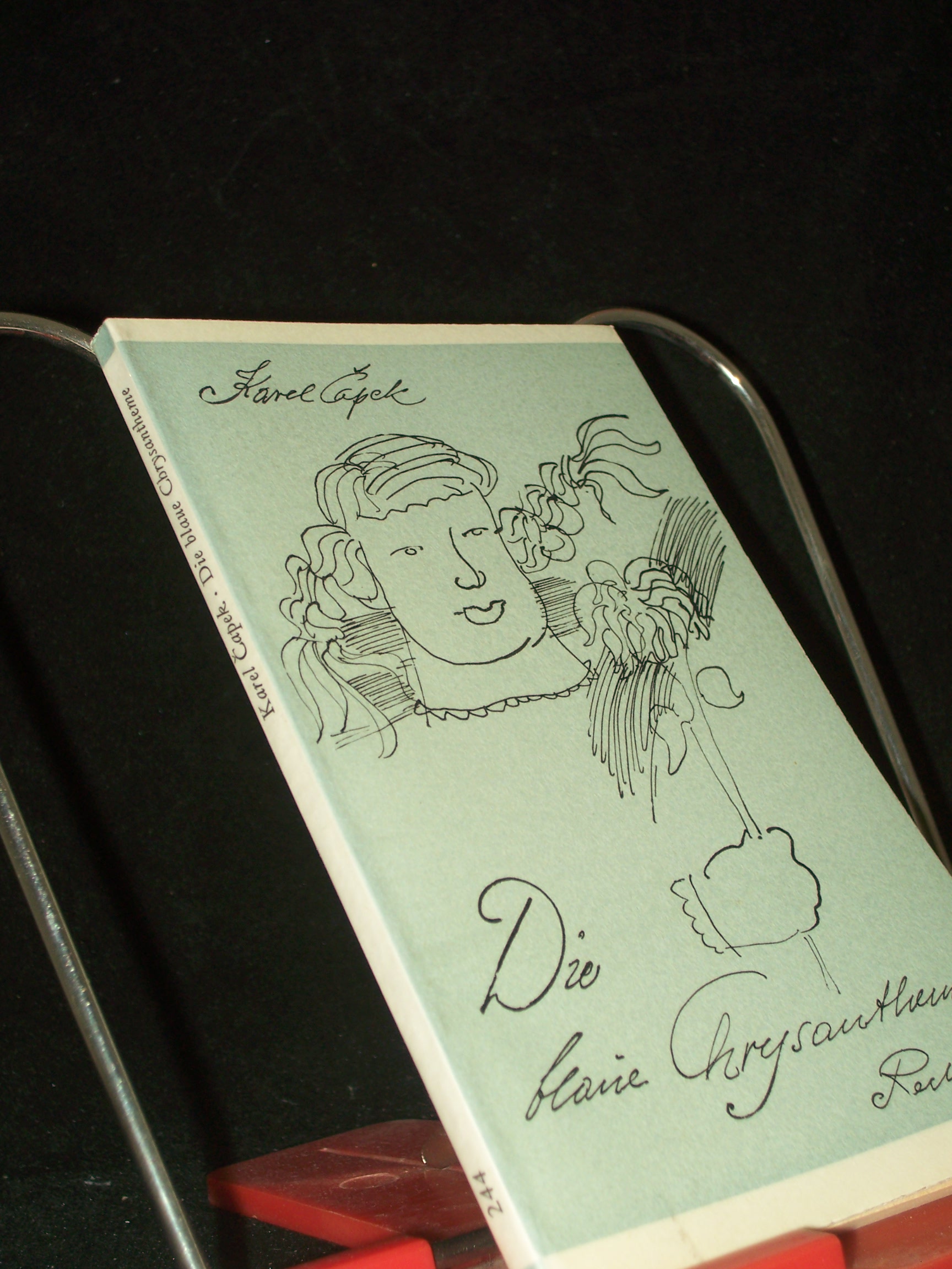 Artikelbild 1 des Artikels “Die blaue Chrysantheme : [Erzählgn] / Karel Capek. [Aus d. Tschech. Übertr. v. Grete Ebner-Eschenhaym. Mit e. Skizze v. F. C. Weiskopf] “