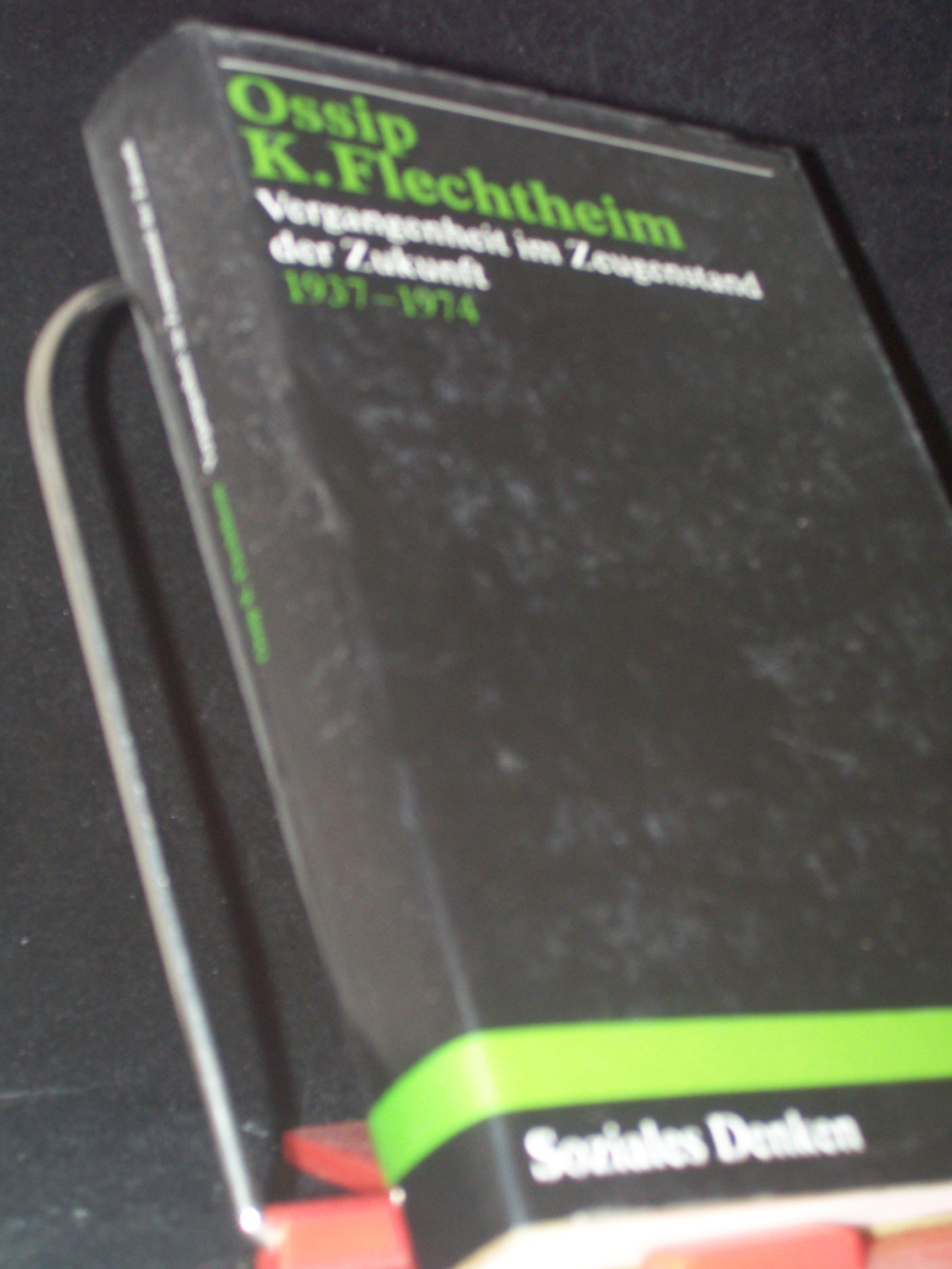 Artikelbild 1 des Artikels “Vergangenheit im Zeugenstand der Zukunft / Ossip K. Flechtheim. Hrsg.
und mit einem Nachw. vers. von Egbert Joos “