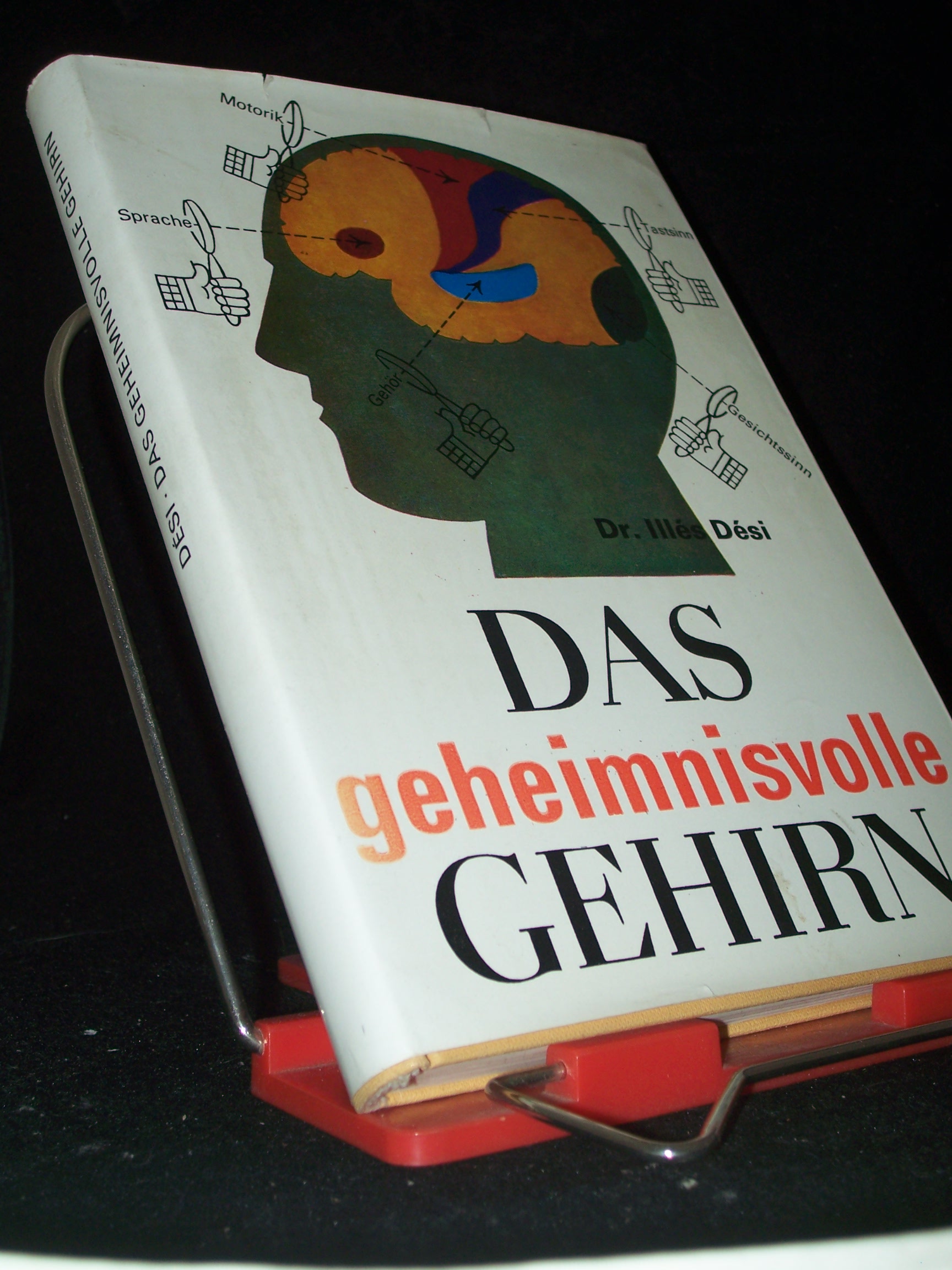 Artikelbild 1 des Artikels “Das geheimnisvolle Gehirn / Illés Dési. [Übers. aus d. Ungar. von Ádám Faragó. Bearb. d. deutschsprachigen Ausg.: Lothar Pickenhain. Ill.: Balázs Balázs-Piri. Zeichn.: Tibor Kovács] “