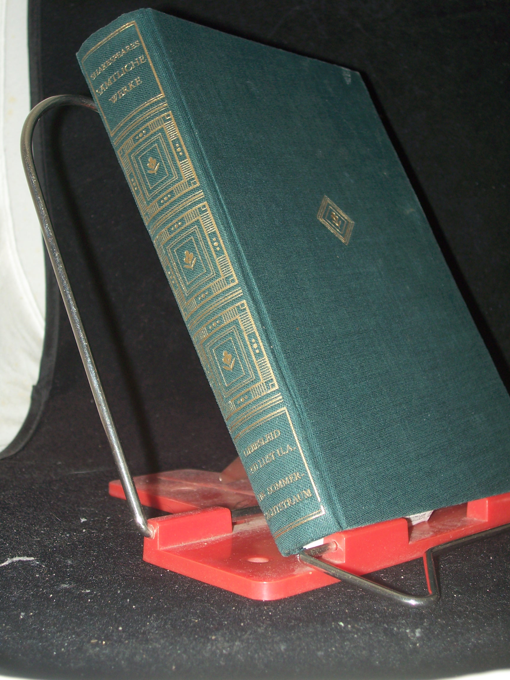 Artikelbild 1 des Artikels “Liebes Leid und Lust, Die Komödie der Irrungen, Die beiden Veroneser, übersetzt von A.W. v. Schlegel, L. Tieck, E. Wagner, Fr. Bodenstedt und K. Simrock, nach den Originaltexten neu Revidiert Herausgegeben von Chr. Christiansen “