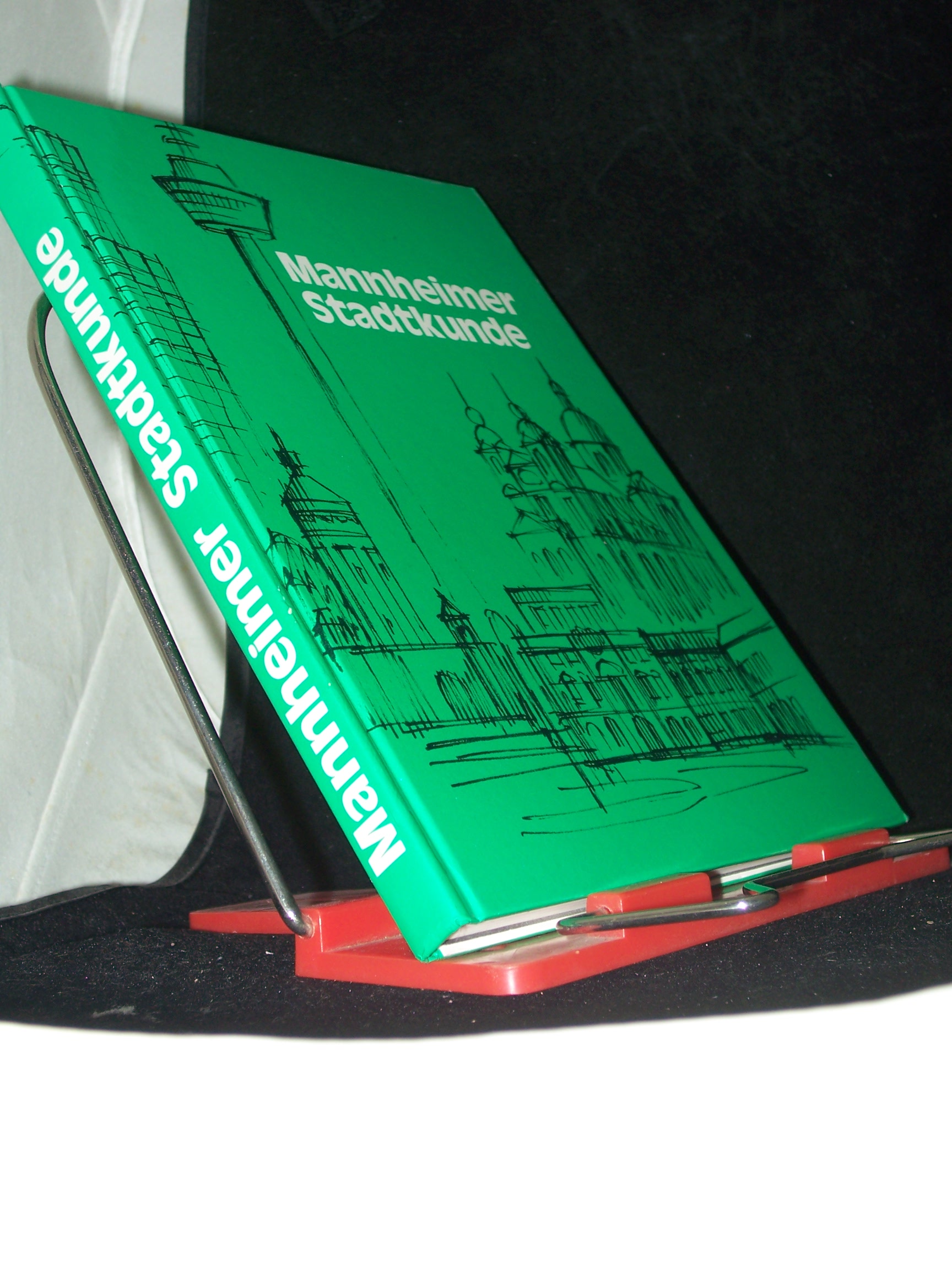 Artikelbild 1 des Artikels “Mannheimer Stadtkunde / hrsg. von d. Stadt Mannheim. [Mitarb.
Gesamtverantwortung: Manfred David. Texte: Wolfgang Androsch...] “