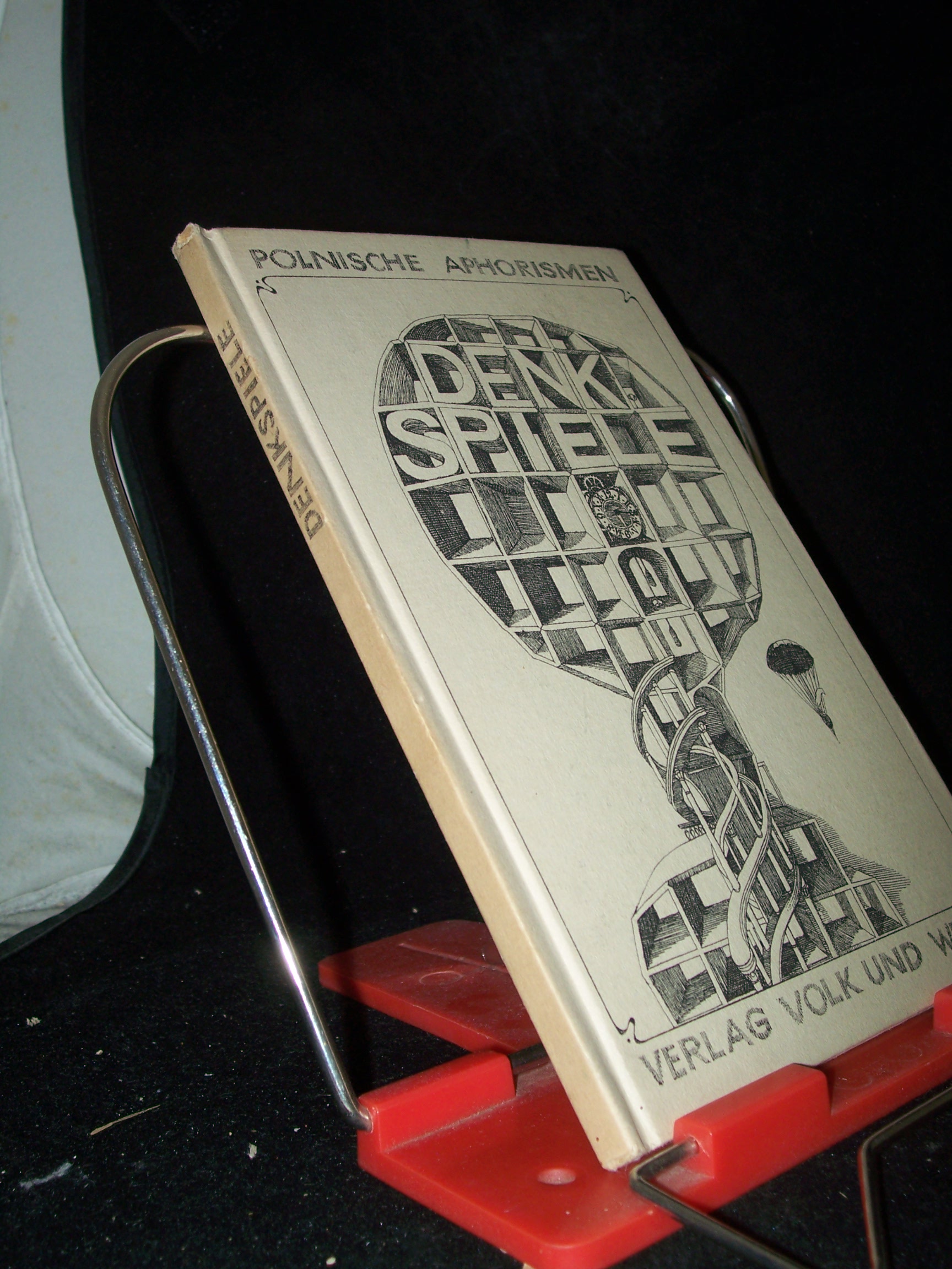 Artikelbild 1 des Artikels “Denkspiele : poln. Aphorismen d. 20. Jh. / hrsg. u. mit e. Nachw. vers. von Antoni Marianowicz u. Ryszard Marek Gro?ski. Aus d. Poln. von Henryk Bereska... Illustrationen von Klaus Ensikat “