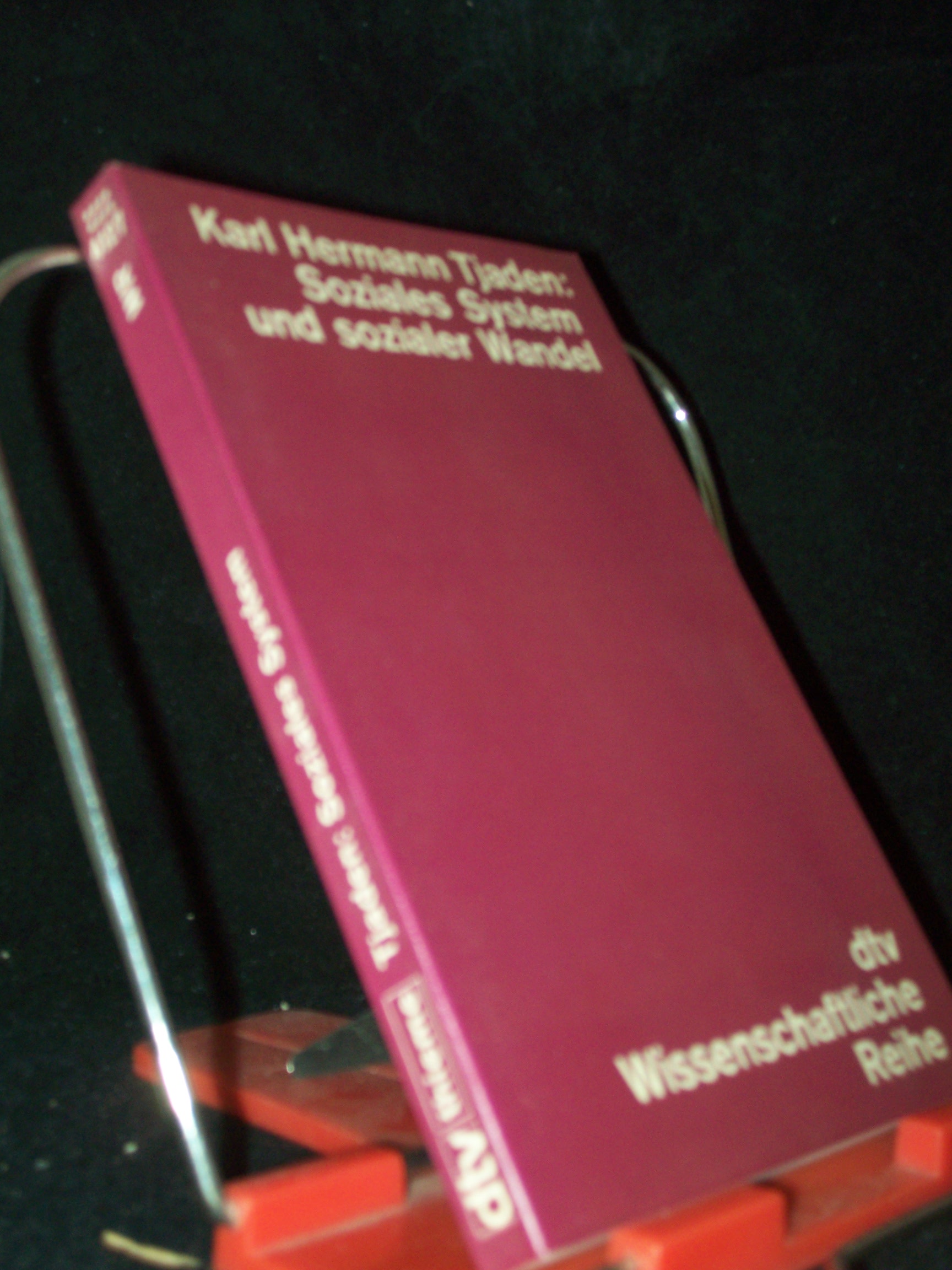 Artikelbild 1 des Artikels “Soziales System und sozialer Wandel : Untersuchungen z. Geschichte u.
Bedeutung zweier Begriffe; mit e. Nachw. über gesellschaftswiss.
Entwicklungstheorie / Karl Hermann Tjaden “