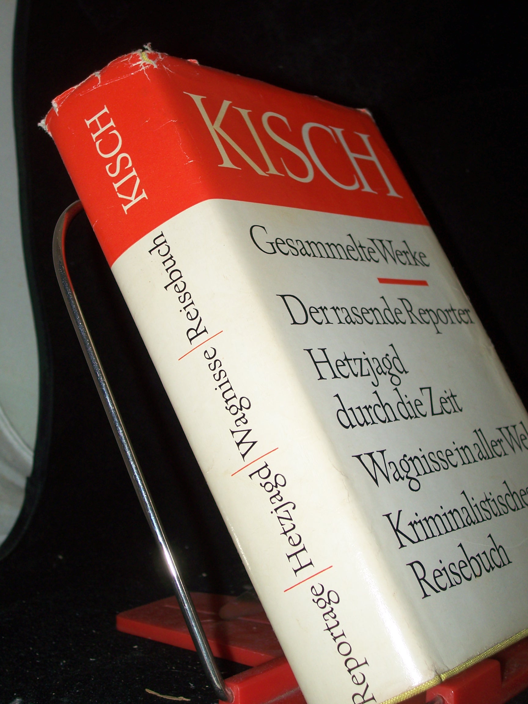 Artikelbild 1 des Artikels “Kisch, Egon Erwin: Gesammelte Werke in Einzelausgaben Teil: 5., Der
rasende Reporter : Hetzjagd durch d. Zeit ; Wagnisse in aller Welt ;
Kriminalistisches Reisebuch “