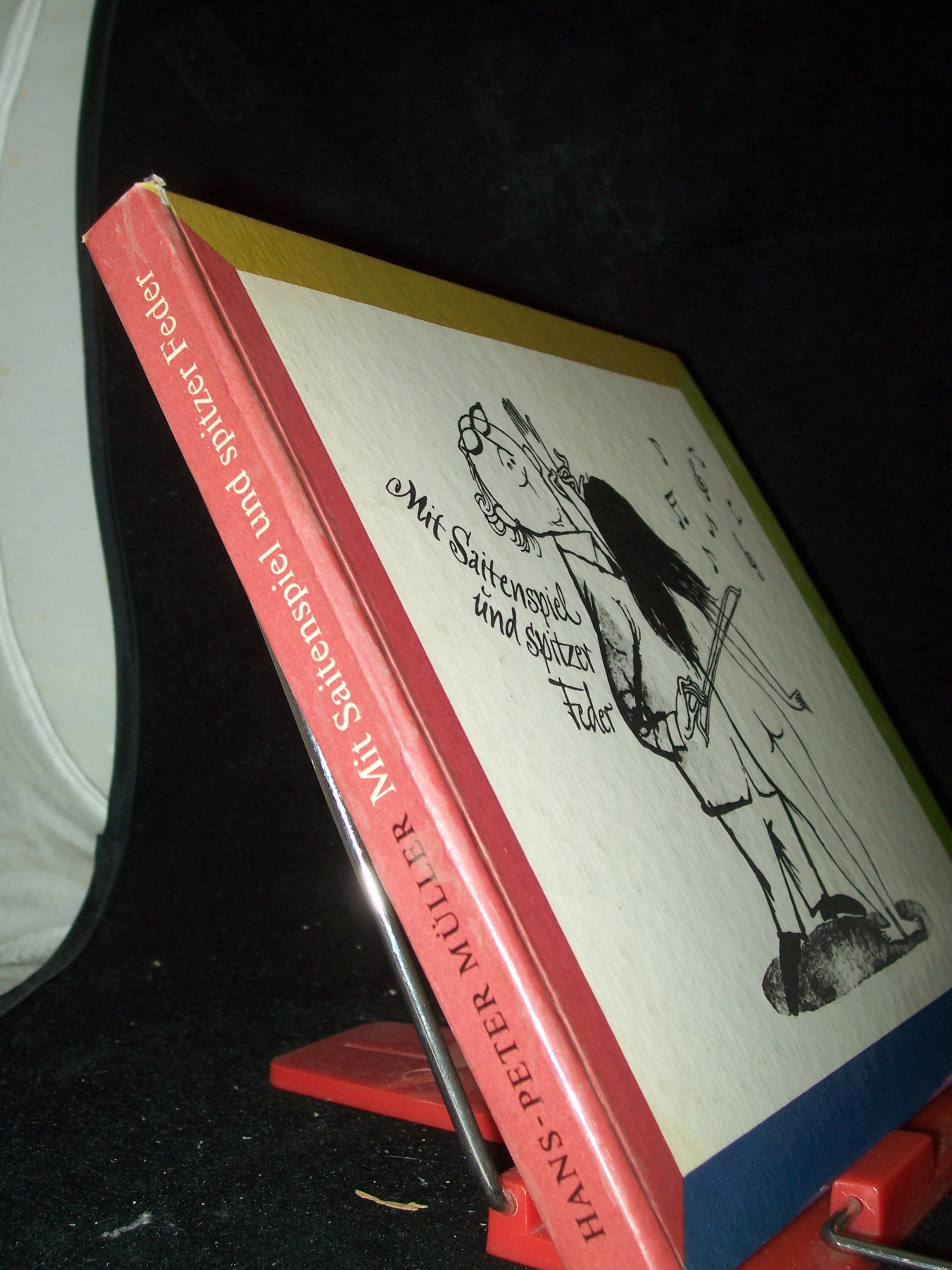 Artikelbild 1 des Artikels “Mit Saitenspiel und spitzer Feder : e. musikal. Karikaturenkabinett /
Hans-Peter Müller “