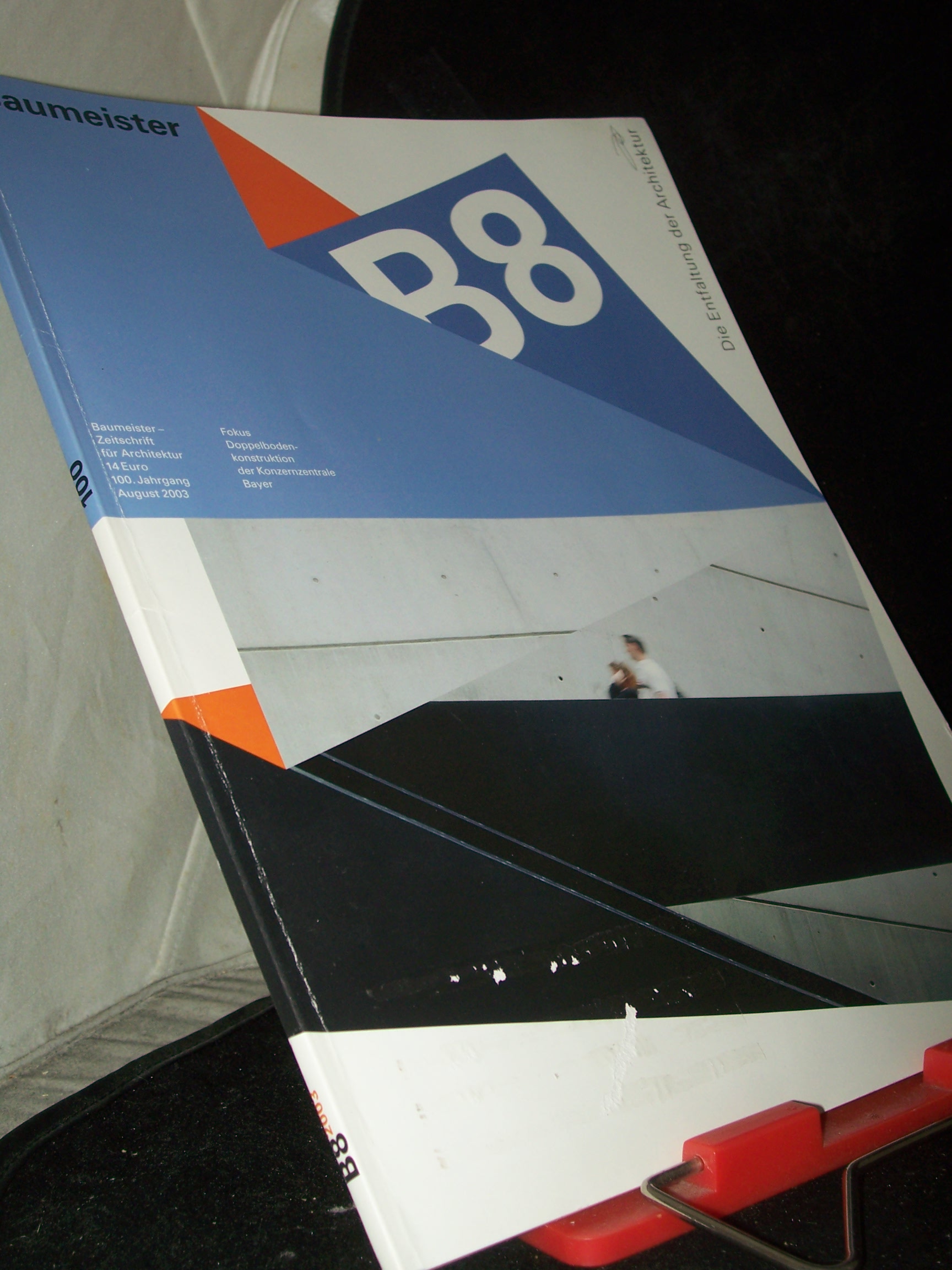 Artikelbild 1 des Artikels “8/2003 B8, Focus Doppelbodenkonstruktion der Konzernzentrale Bayer “