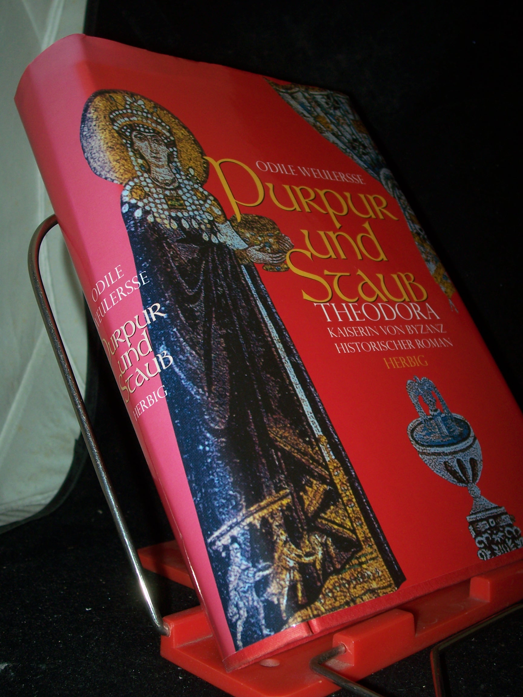 Artikelbild 1 des Artikels “Purpur und Staub : Theodora, Kaiserin von Byzanz / Odile Weulersse. Aus dem Franz. von Dorothee Asendorf “