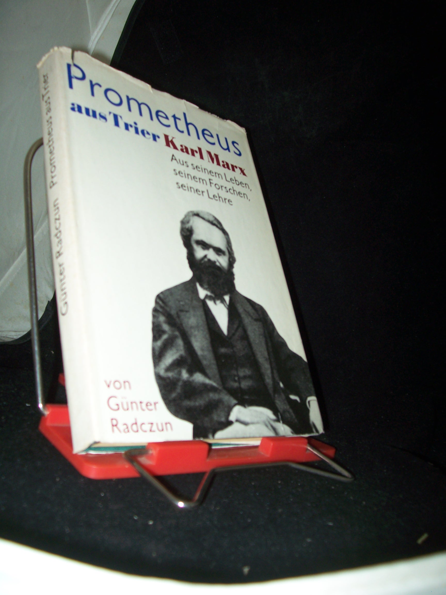 Artikelbild 1 des Artikels “Prometheus aus Trier : Karl Marx. Aus seinem Leben, seinem Forschen, seiner Lehre / Günter Radczun “