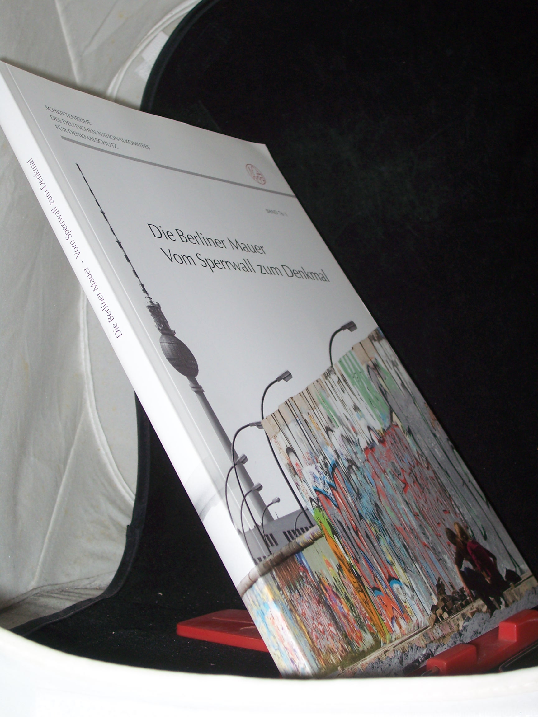 Artikelbild 1 des Artikels “Die Berliner Mauer, Vom Sperrwall zum Denkmal “