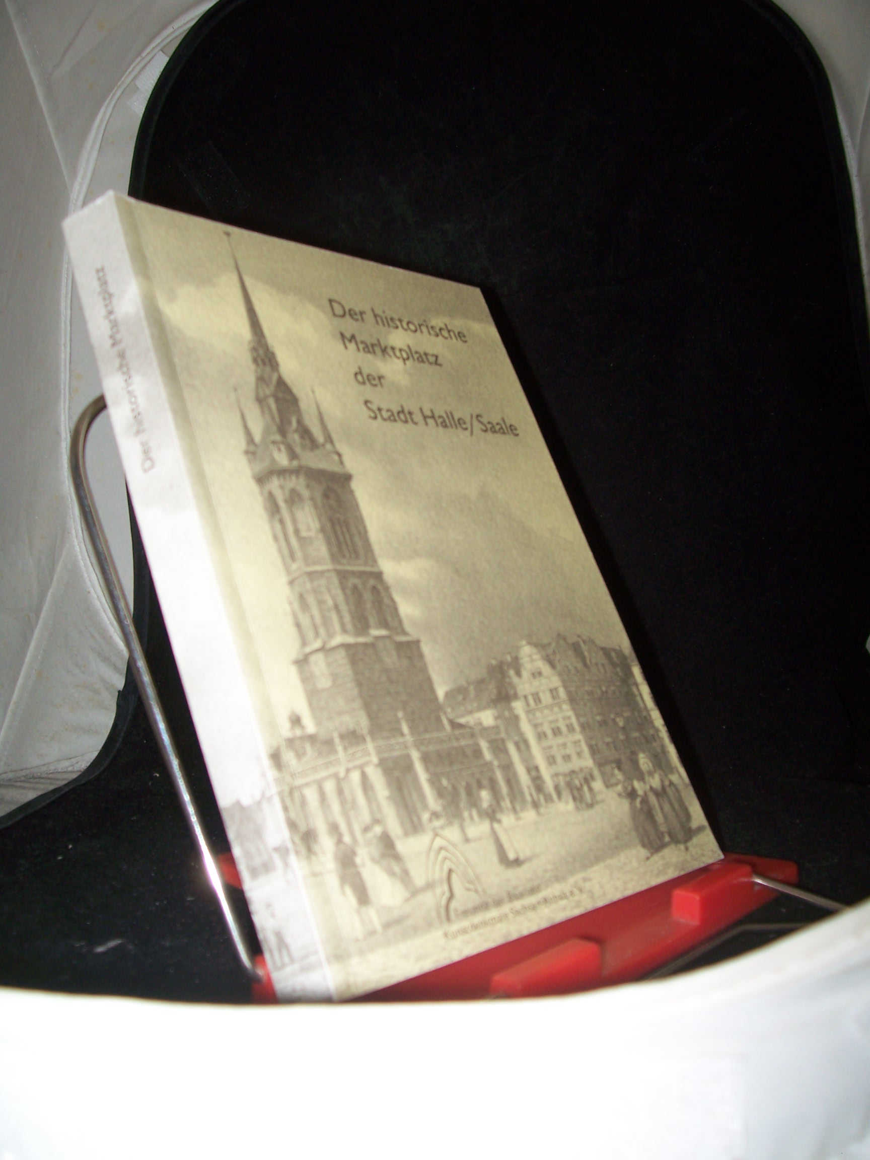 Artikelbild 1 des Artikels “Der historische Marktplatz der Stadt Halle, Saale / Angela Dolgner ; Dieter Dolgner ; Erika Kunath. Freunde der Bau- und Kunstdenkmale Sachsen-Anhalt e.V. “