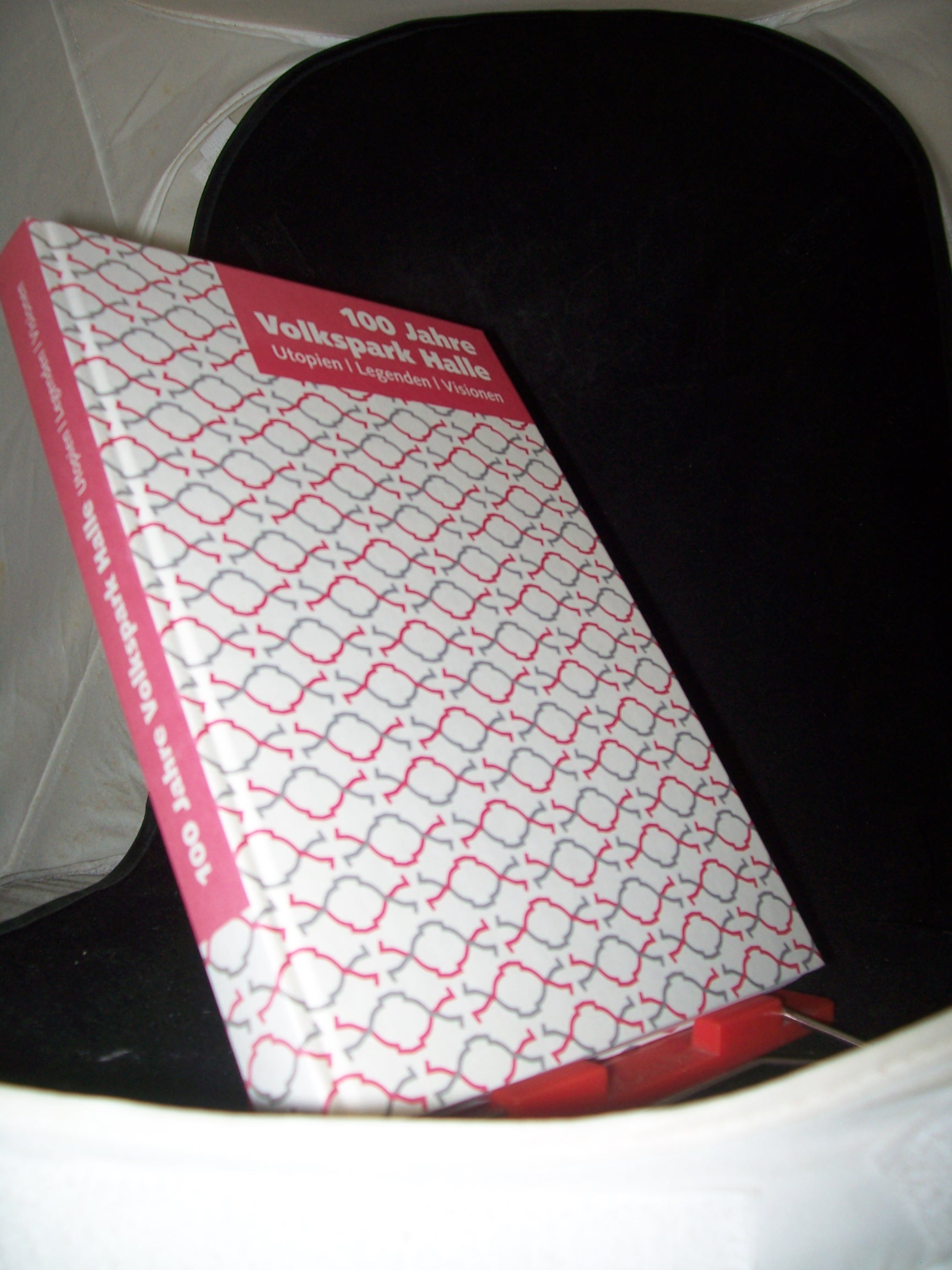 Artikelbild 1 des Artikels “100 Jahre Volkspark Halle : Utopien - Legenden - Visionen ; Begleitpublikation zu einem interdisziplinären Projekt vom 29. Juni bis 15. Juli 2007 / [hrsg. vom Volkspark Halle e.V. Katalogred.: Angela Dolgner ; Christine Fuhrmann] “