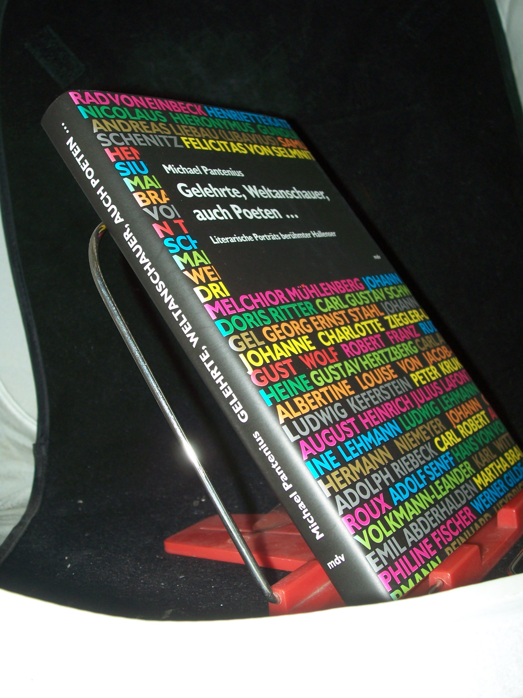 Artikelbild 1 des Artikels “Gelehrte, Weltanschauer, auch Poeten... : literarische Porträts
berühmter Hallenser / Michael Pantenius. Ill. von Gabriel Machemer “